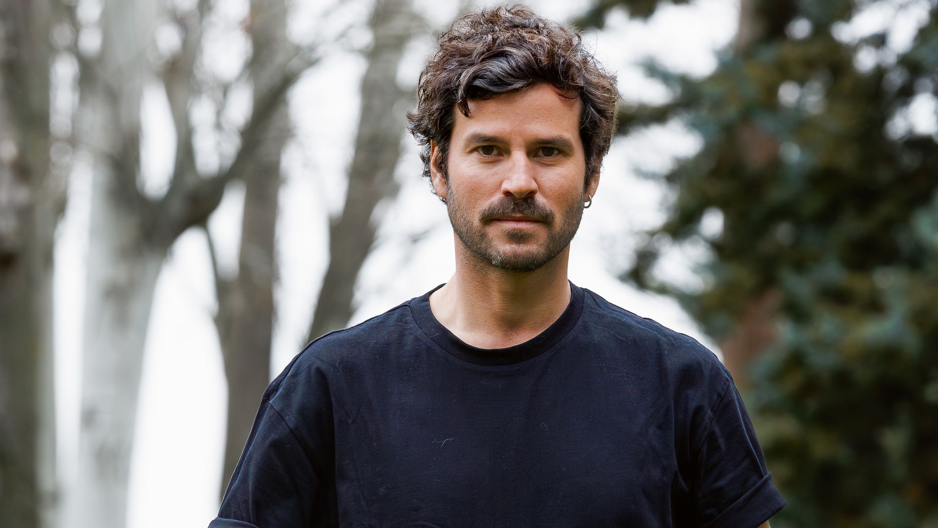 Willy Bárcenas posando para ¡HOLA!