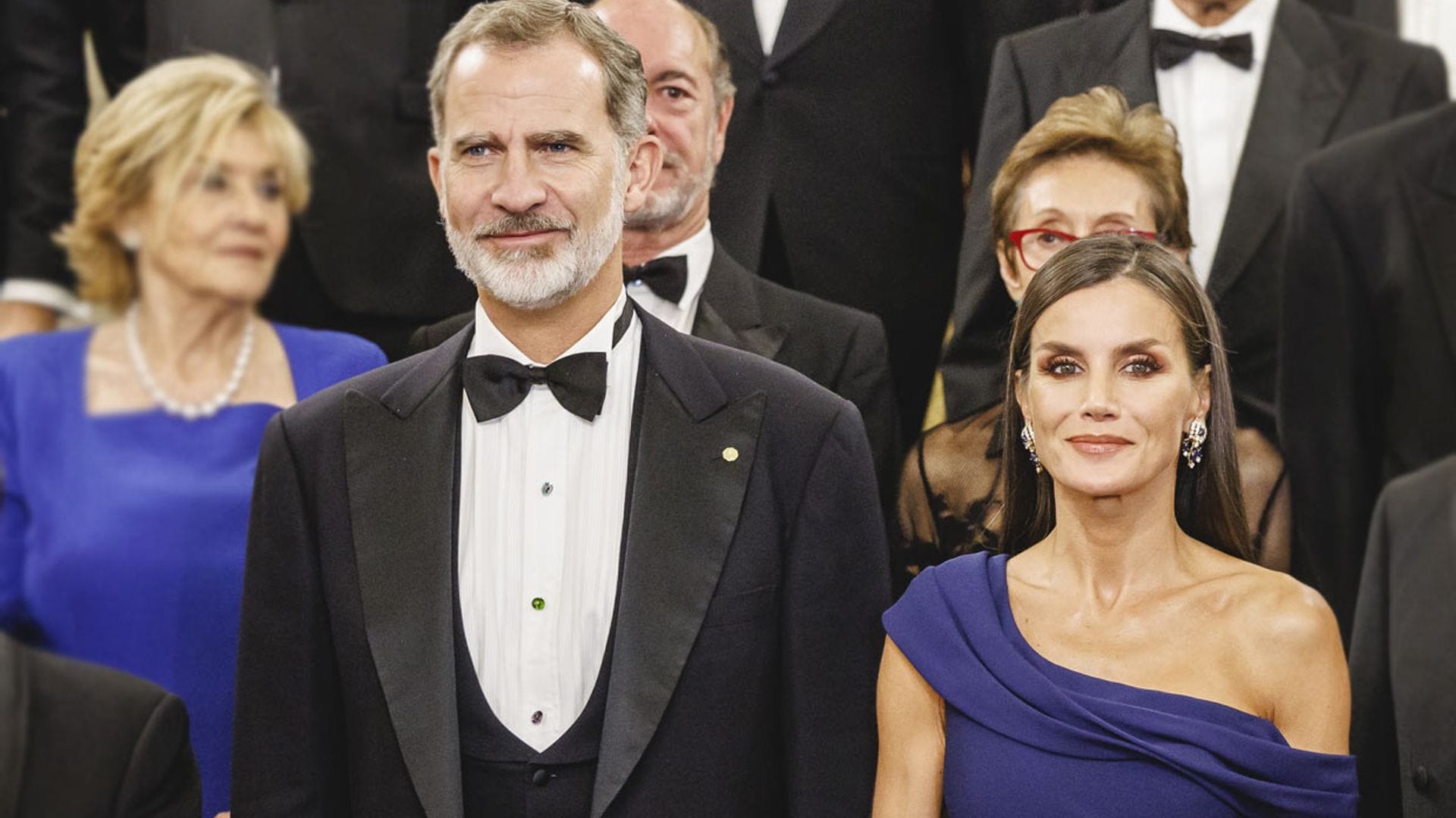 Los fascinantes botones-joya de Felipe VI, un regalo de bodas que vemos 18 años después