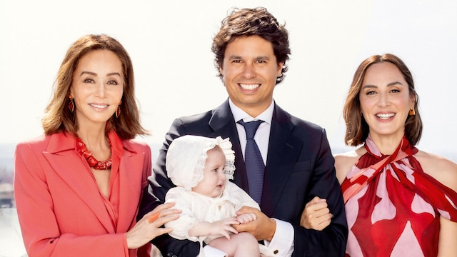 Isabel Preysler y Tamara Falcó con Álvaro Castillejo en el bautizo de su hijo