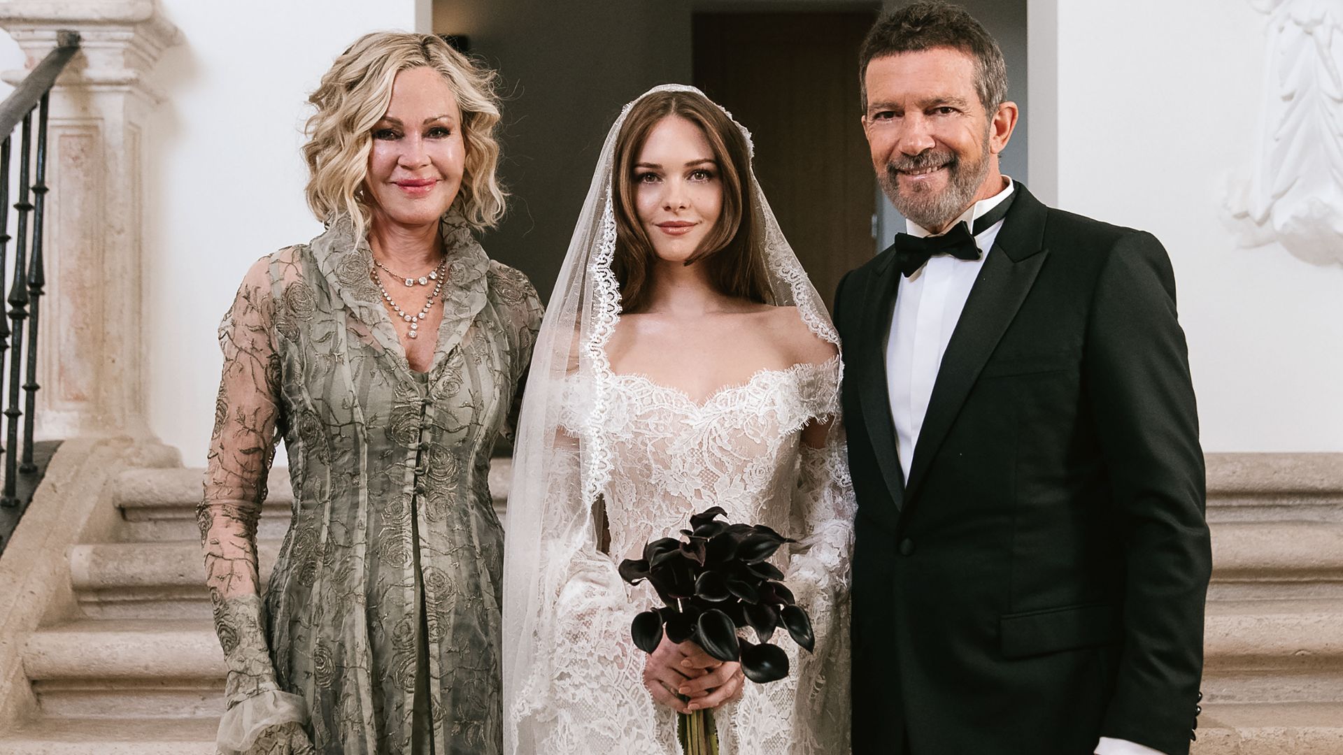 EXCLUSIVA: Las imágenes del reencuentro de Melanie Griffith y Antonio Banderas en la boda de su hija