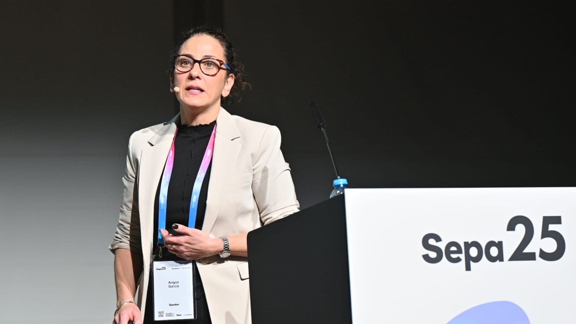 Angus García, higienista dental