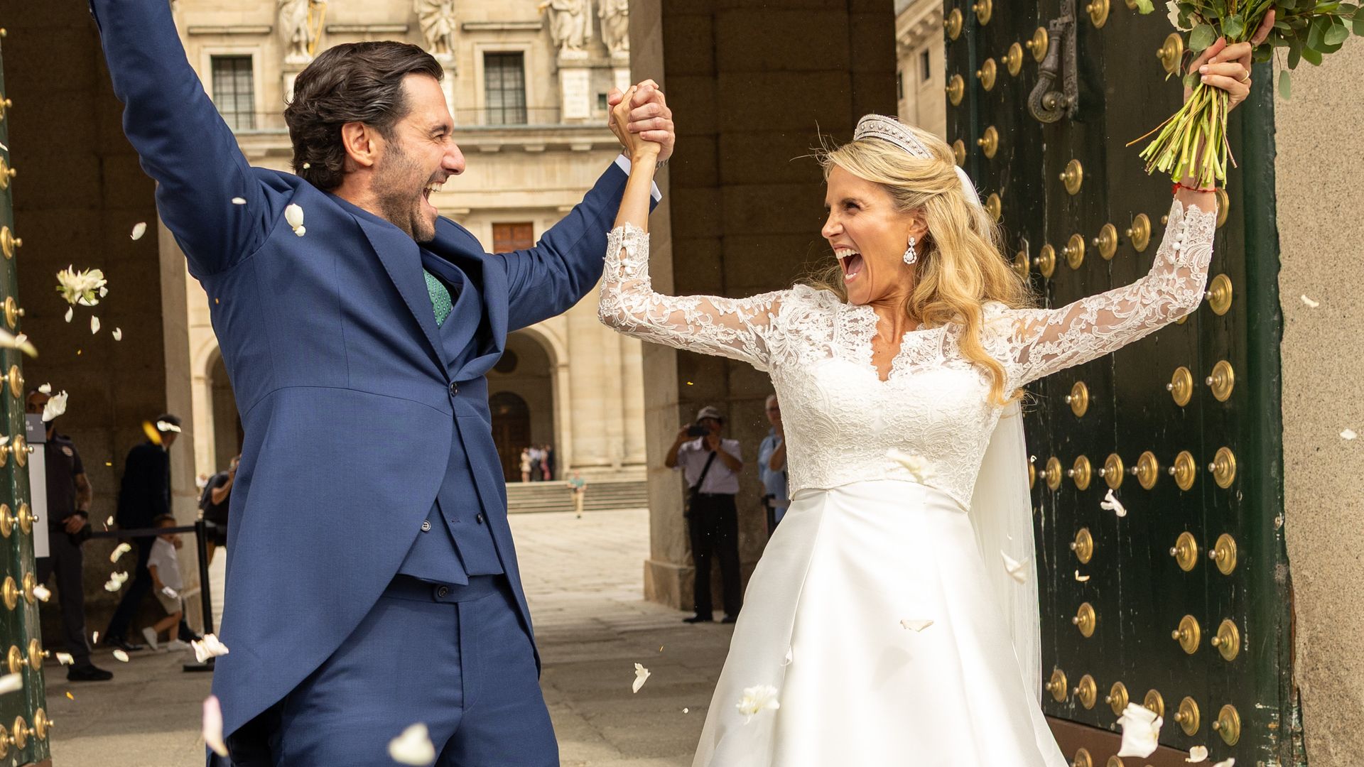 Angie Rigueiro, ​presentadora ​de Antena 3, celebra su boda rodeada de sus compañeros