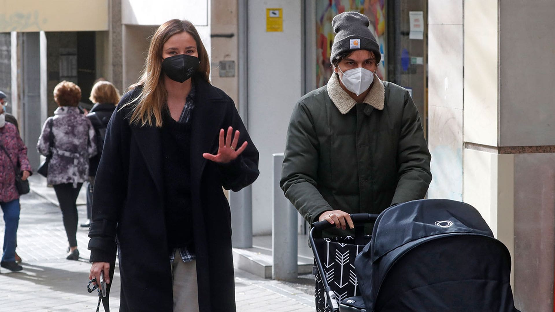 El primer paseo de Dafne Fernández tras dar a luz a su hija