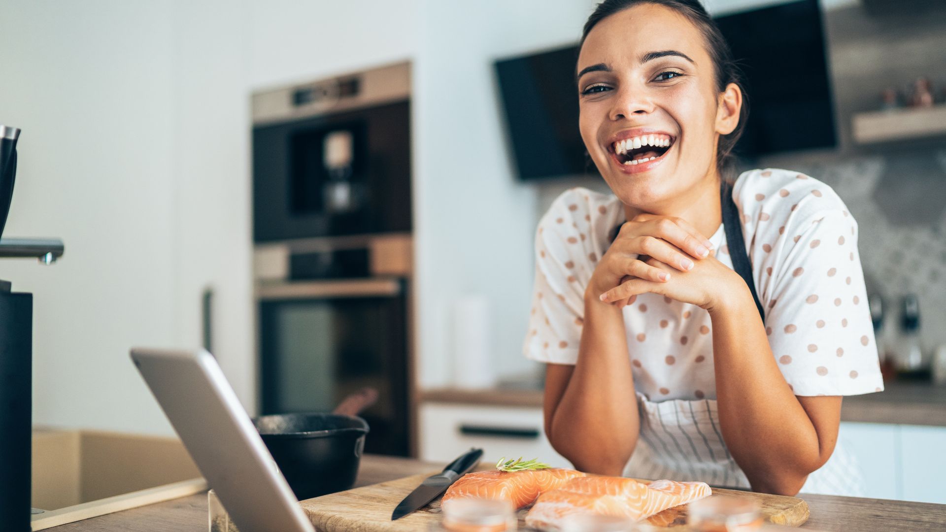Sara Hermana, nutricionista: "Cenar pescado puede ayudarte a dormir mejor y mantener estable la glucosa"