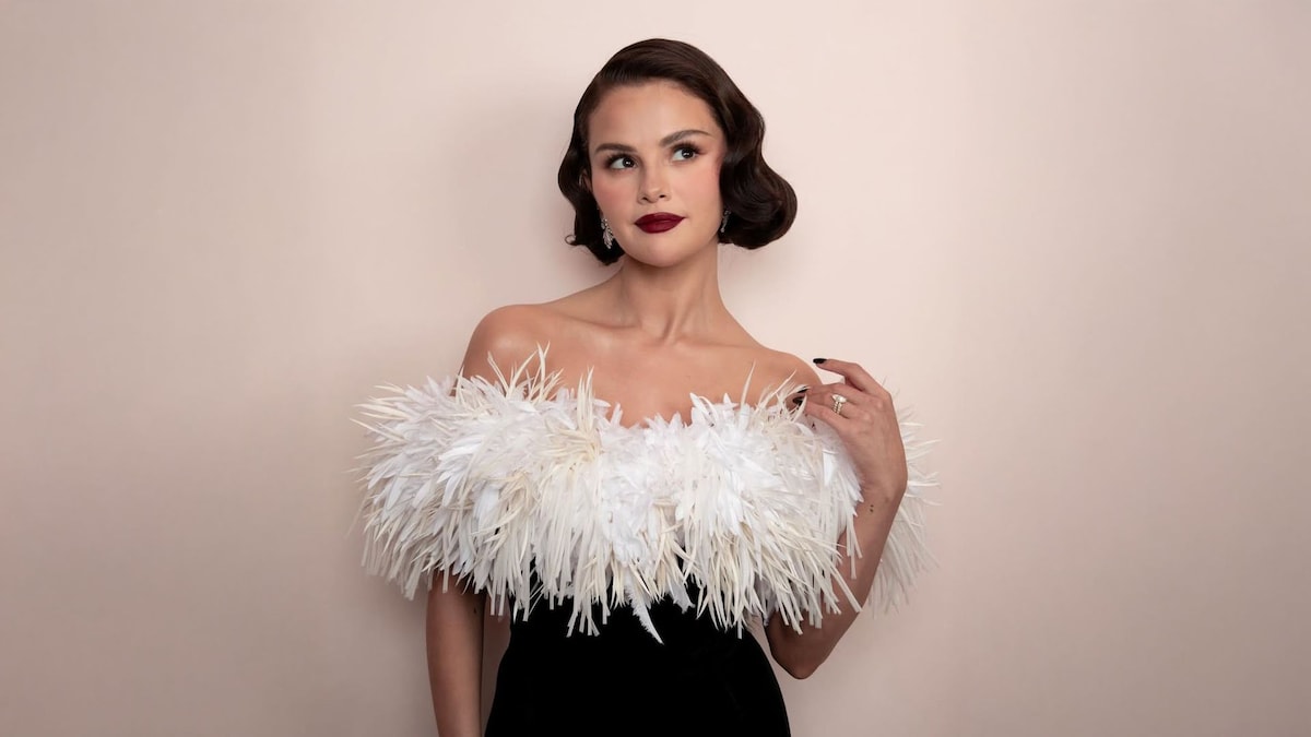 Selena Gomez se va de cita con Benny Blanco y apuesta por la falda de flecos más buscada de Zara (que ahora está rebajada)