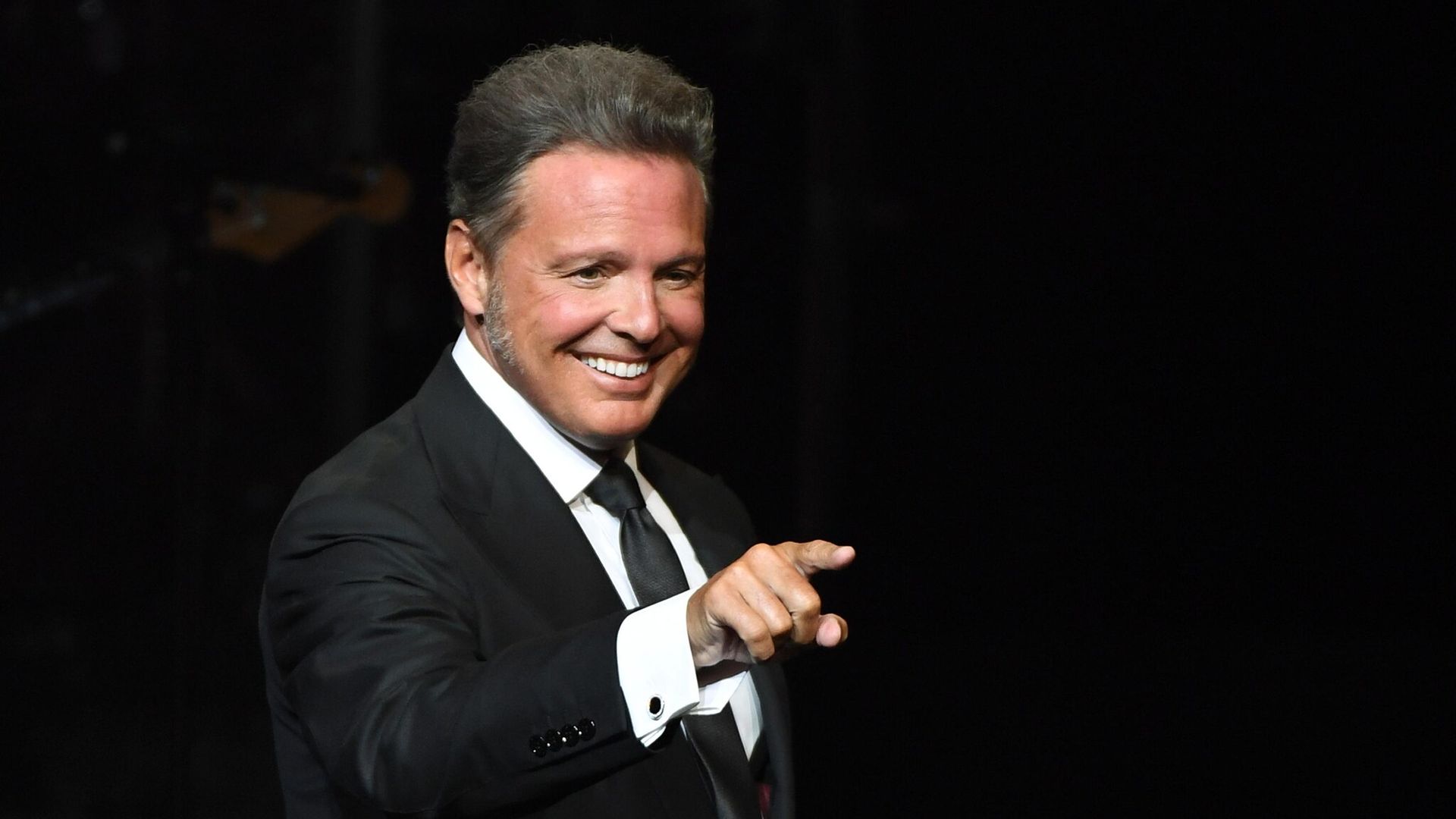 Luis Miguel pone en venta lujoso yate en el que celebró sus 50 años