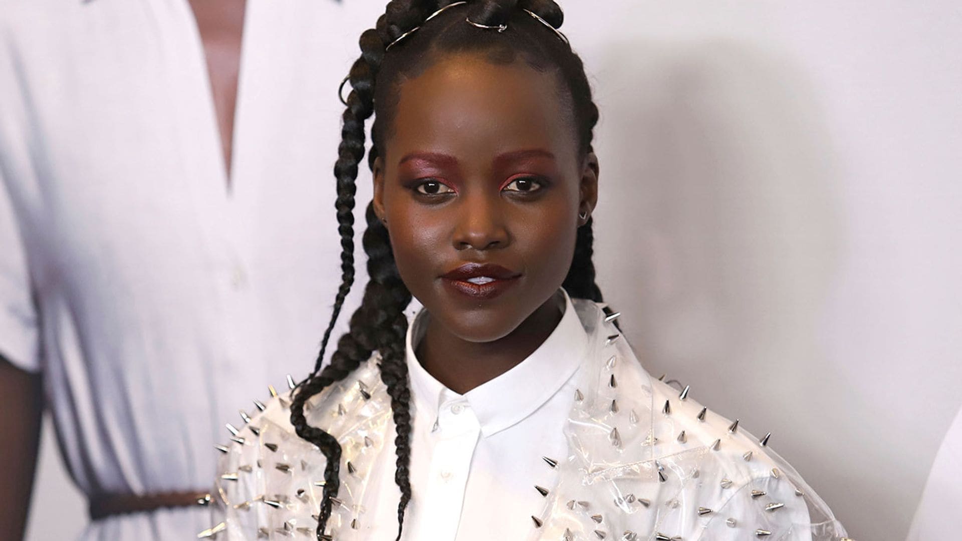 Lupita Nyong'o cambia de registro dentro y fuera de la pantalla