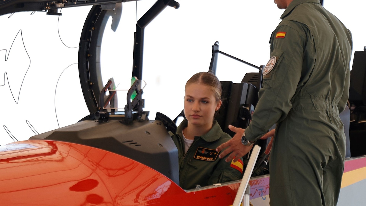 La princesa Leonor despega al estilo  Top Gun : se pone el mono y se sube al Pilatus