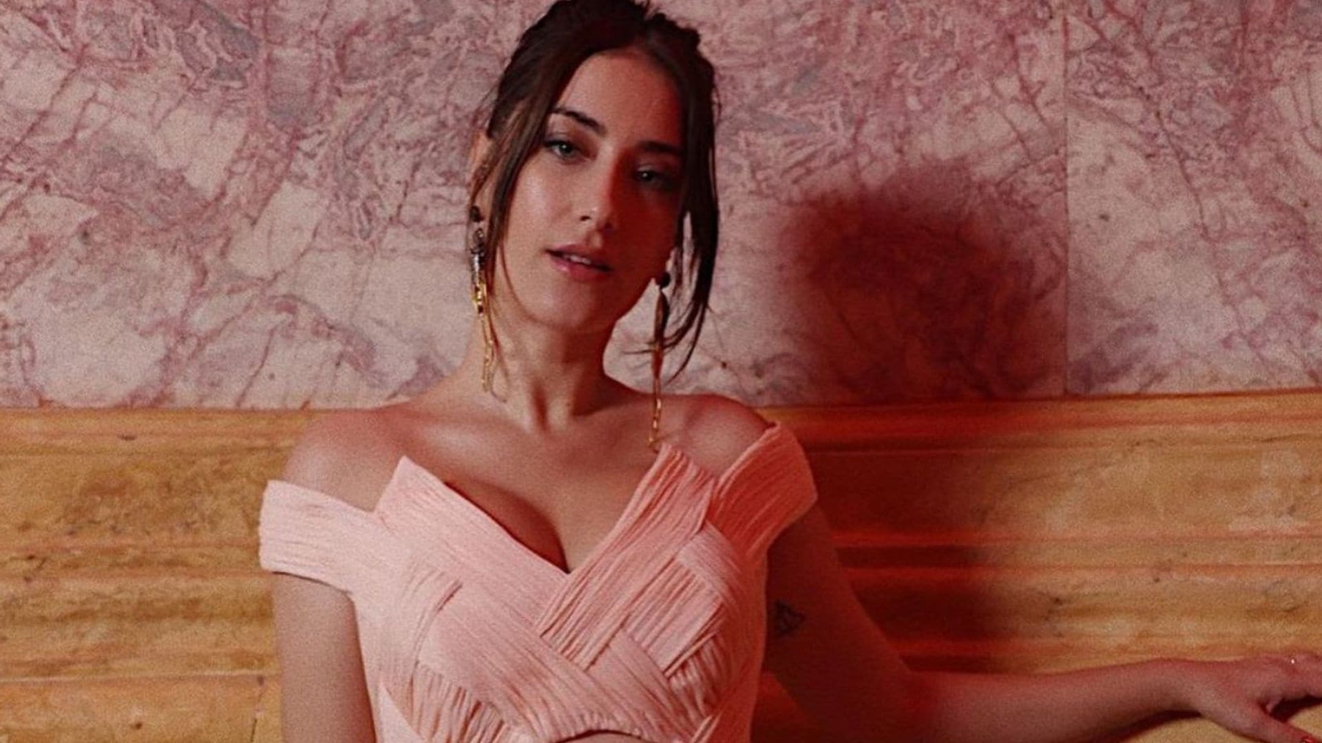 La actriz Hazal Kaya ('Nuestra historia') da a luz a su segundo hijo, una alegría en medio del dolor que asola Turquía