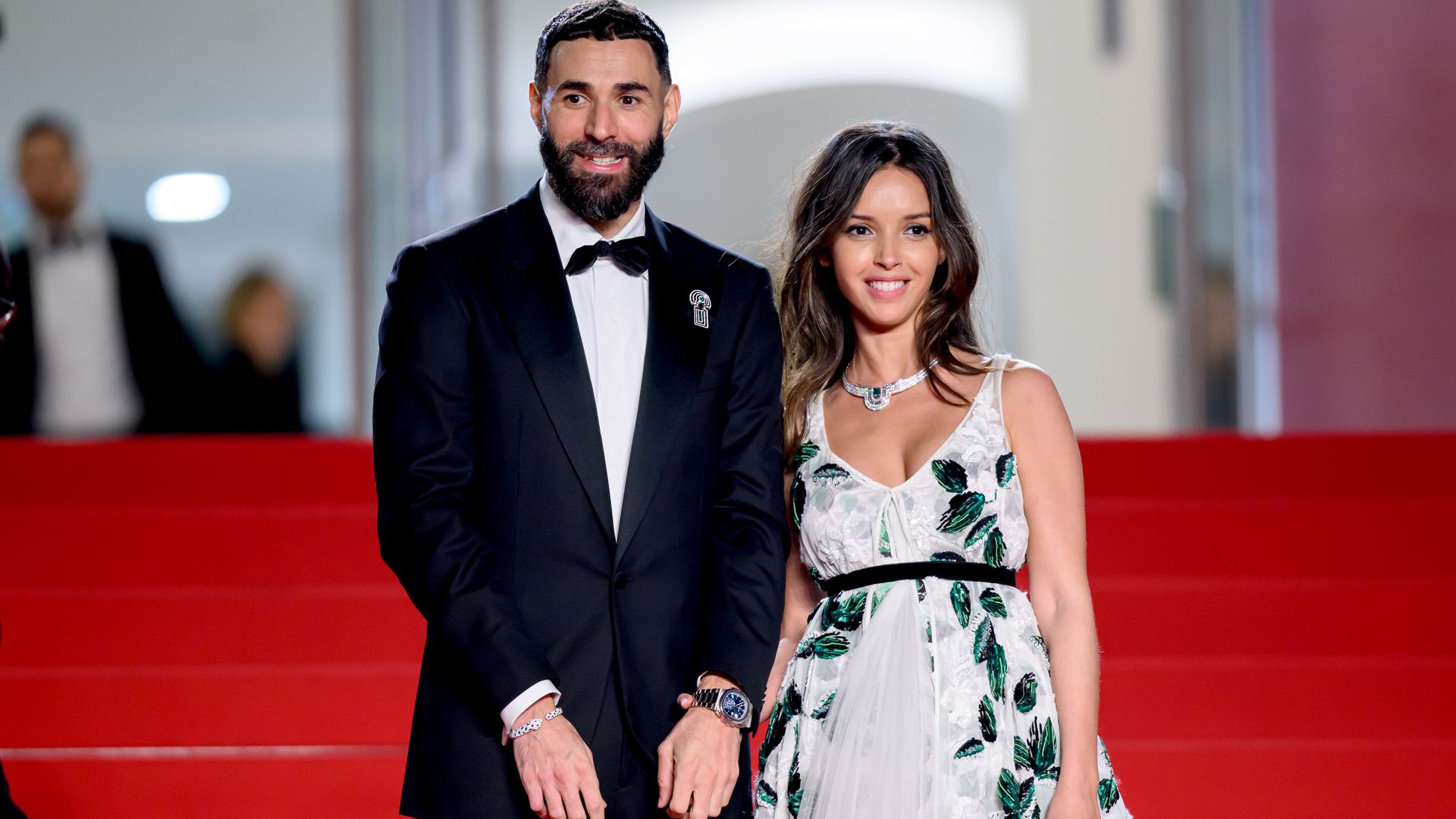 Benzemá revoluciona Cannes al hacer oficial su relación con Lyna Khoudri: la apasionante historia de la actriz del momento