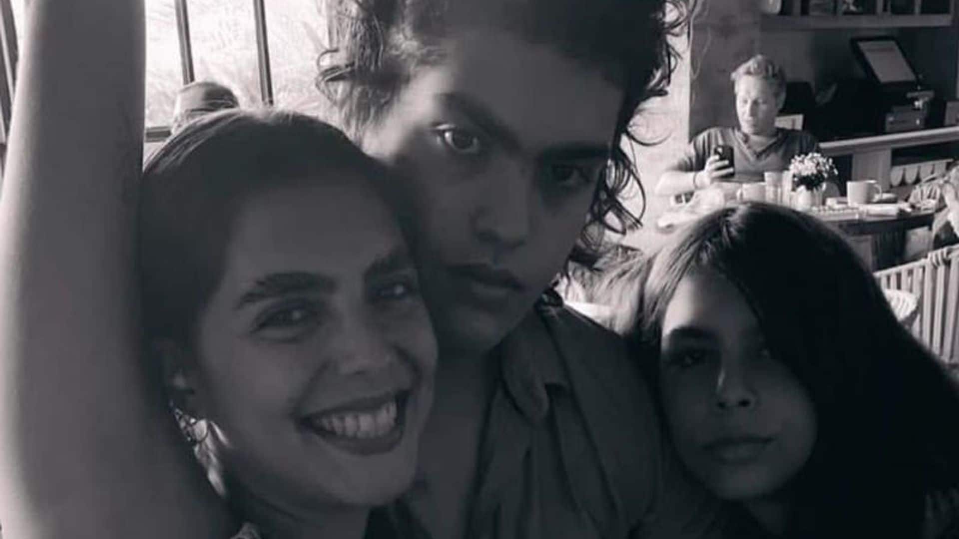 El entrañable reencuentro entre María, Paula y José Emilio, los hijos de Mariana Levy