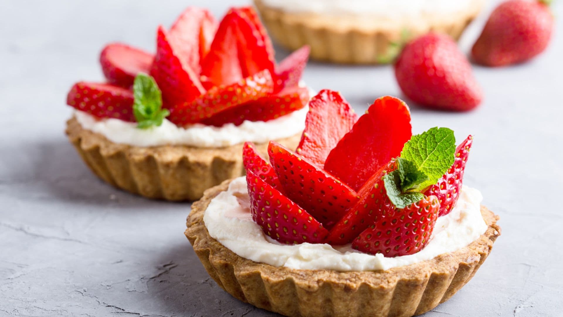 Tartitas de queso cremoso y fresas