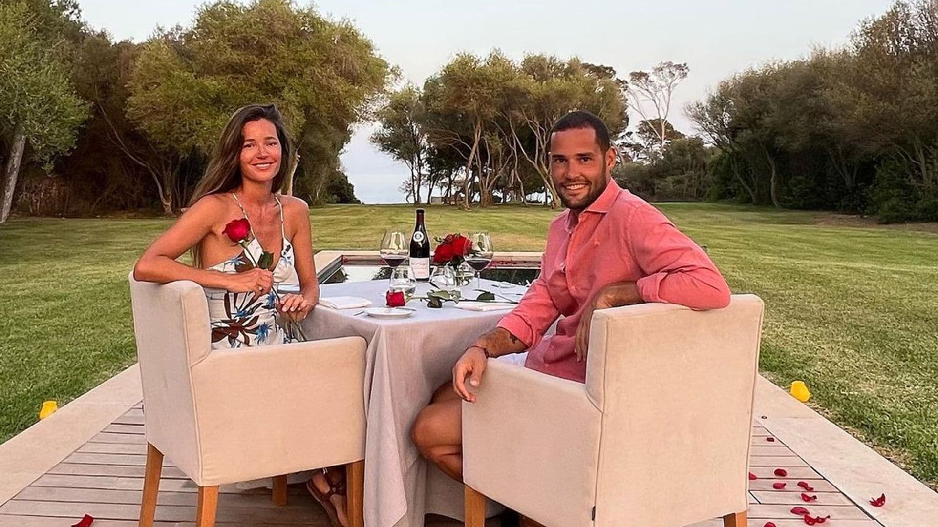 Malena Costa y Mario Suárez celebran cinco años de casados en su 'paraíso'
