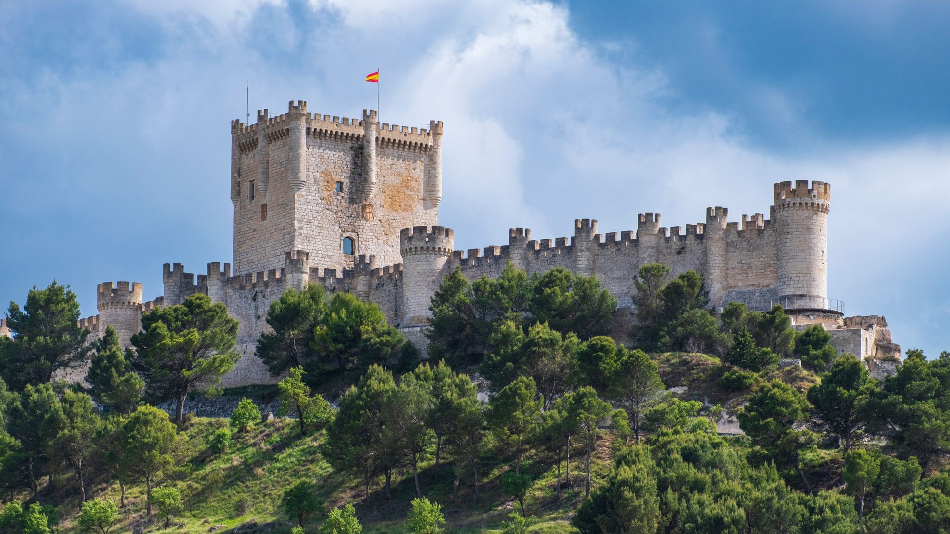 La escapada de lujo en Valladolid que está redifiniendo la Ribera del Duero: entre castillos, pueblos con encanto y viñedos