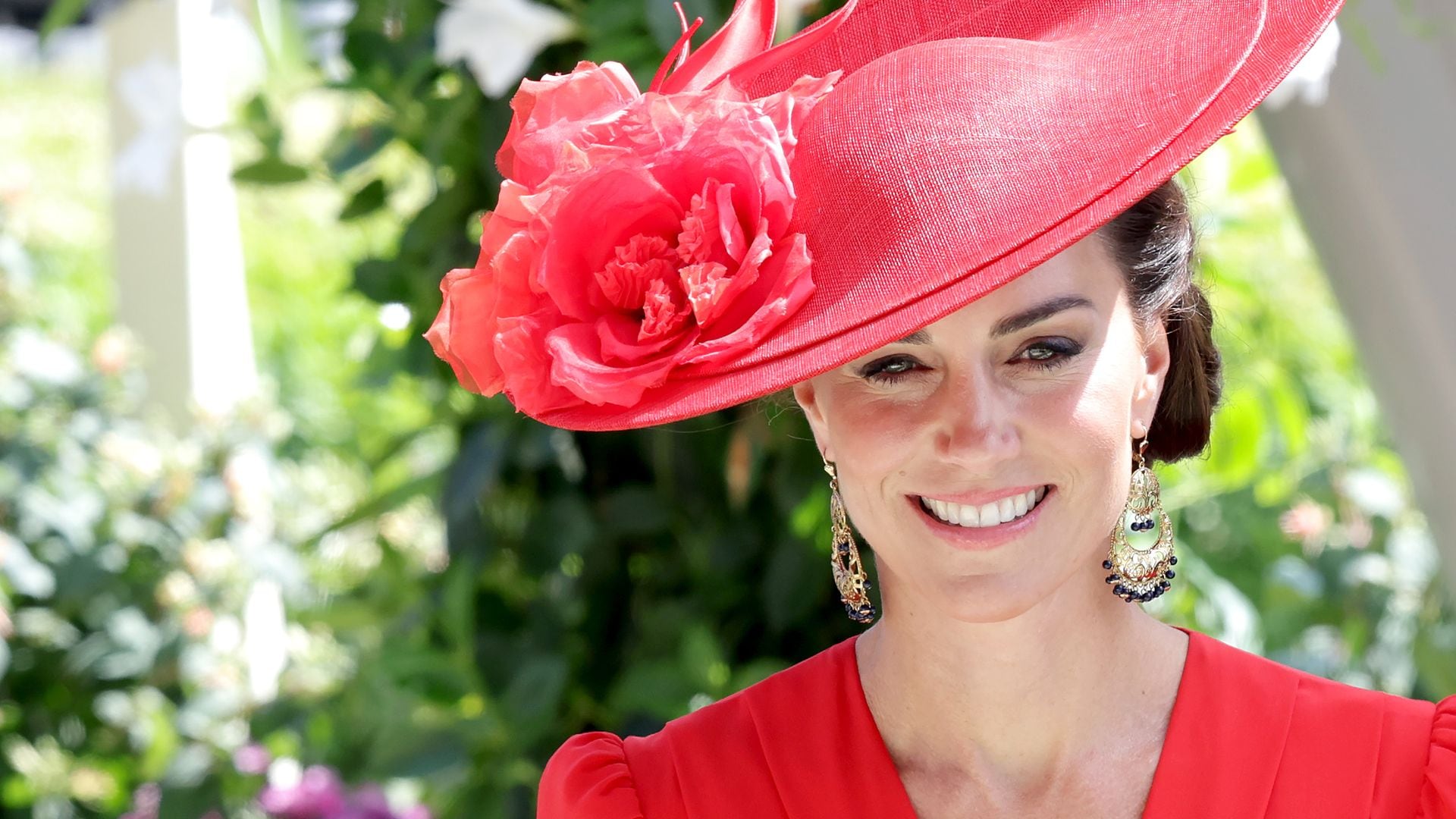 Nuestra experta analiza la estrategia de Kate Middleton con sus tocados en Ascot: 'Es una declaración de elegancia, personalidad y belleza'