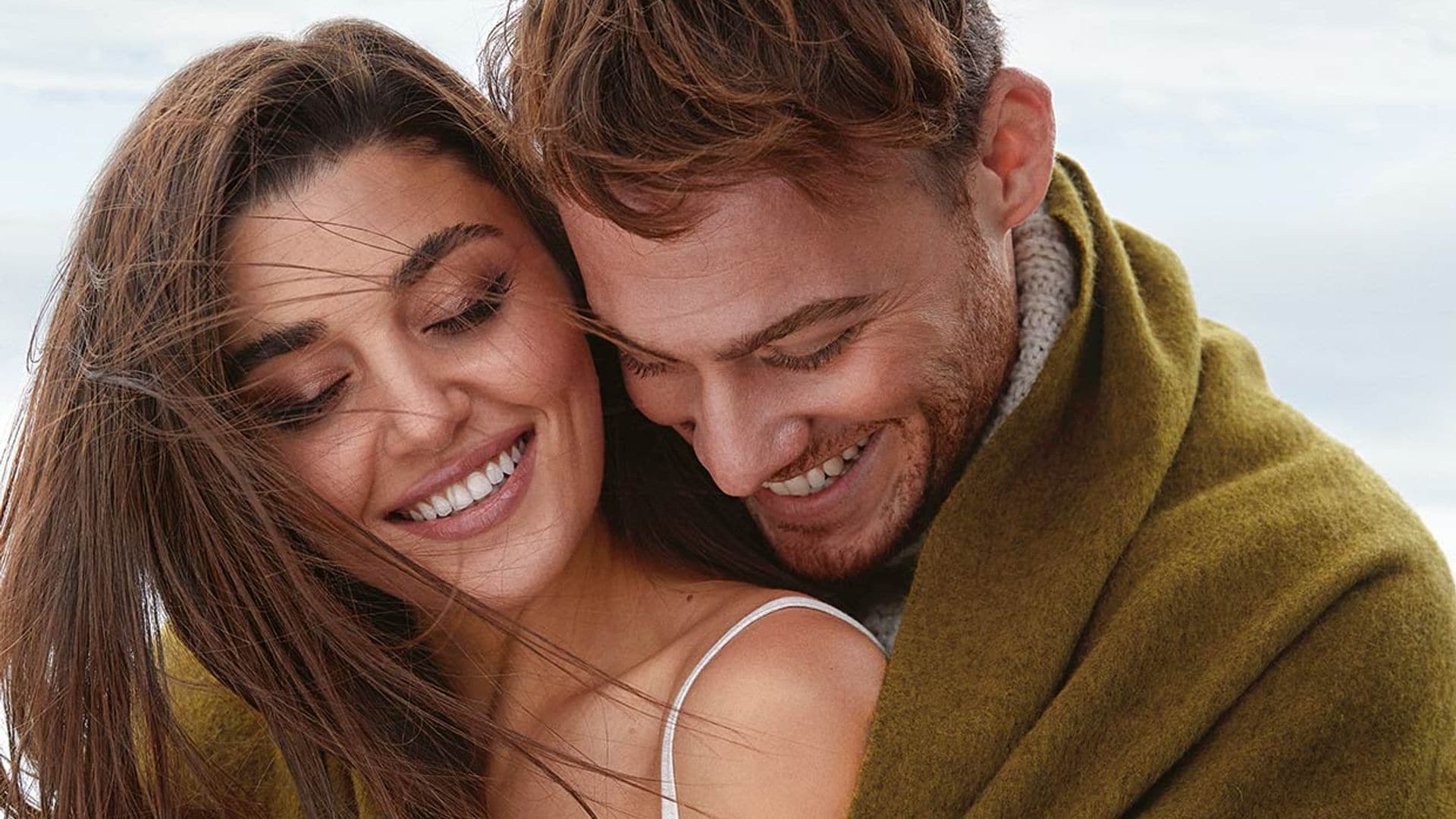 Los actores de 'Love is in the air' son pura química ante las cámaras de HELLO! Turquía