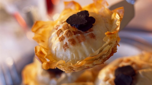 'Mini pastela' rellena de pollo con trufa negra