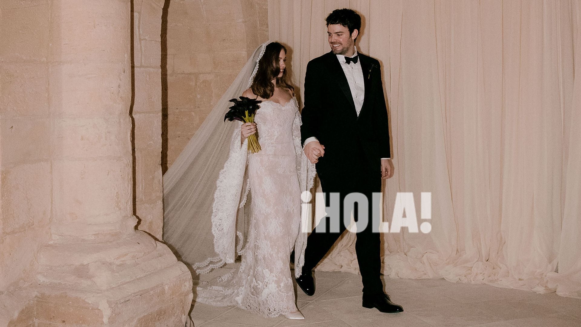 Los recién casados a su salida del templo