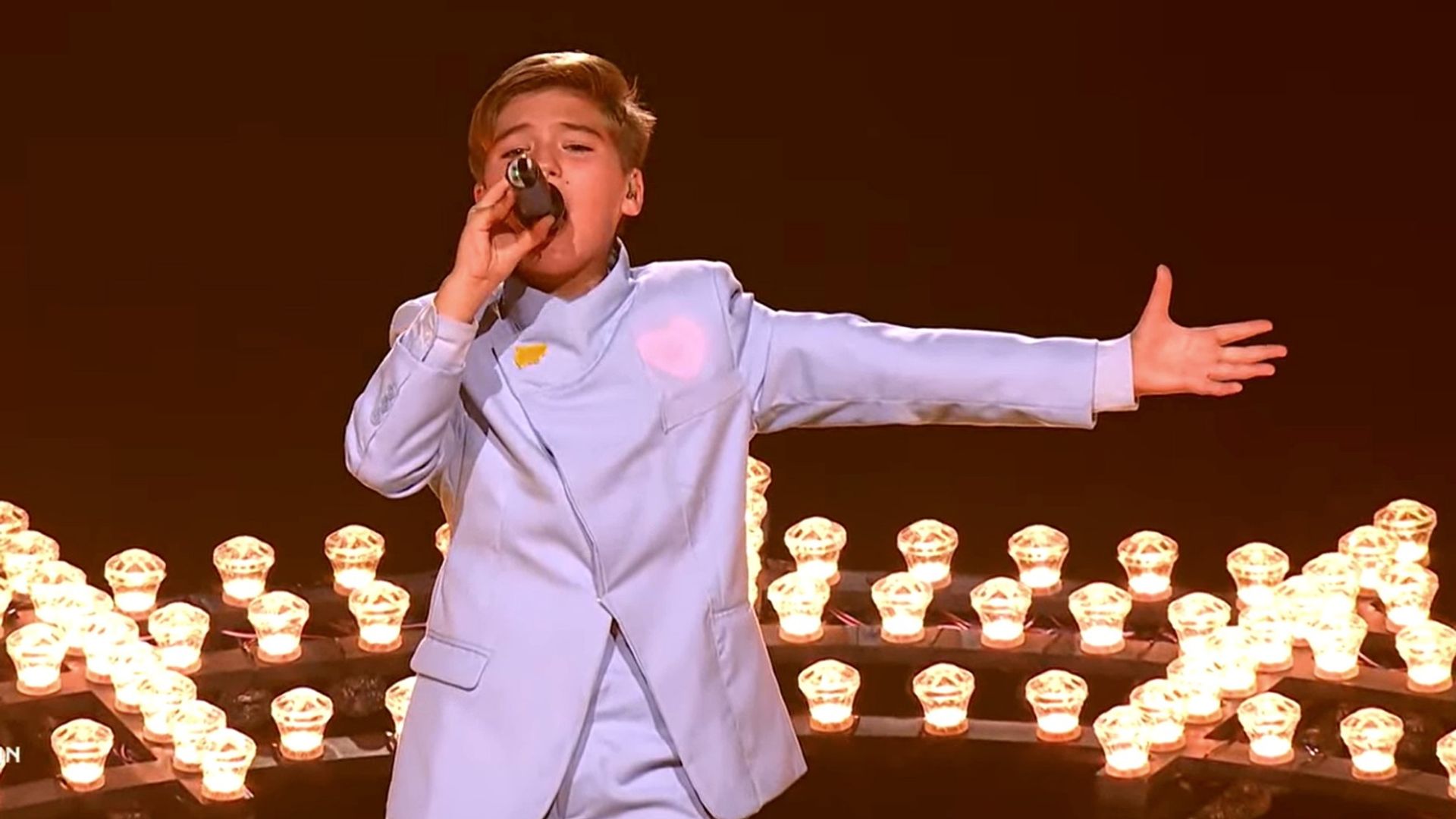 Lucas Paulano durante su actuación en Eurovisión Junior