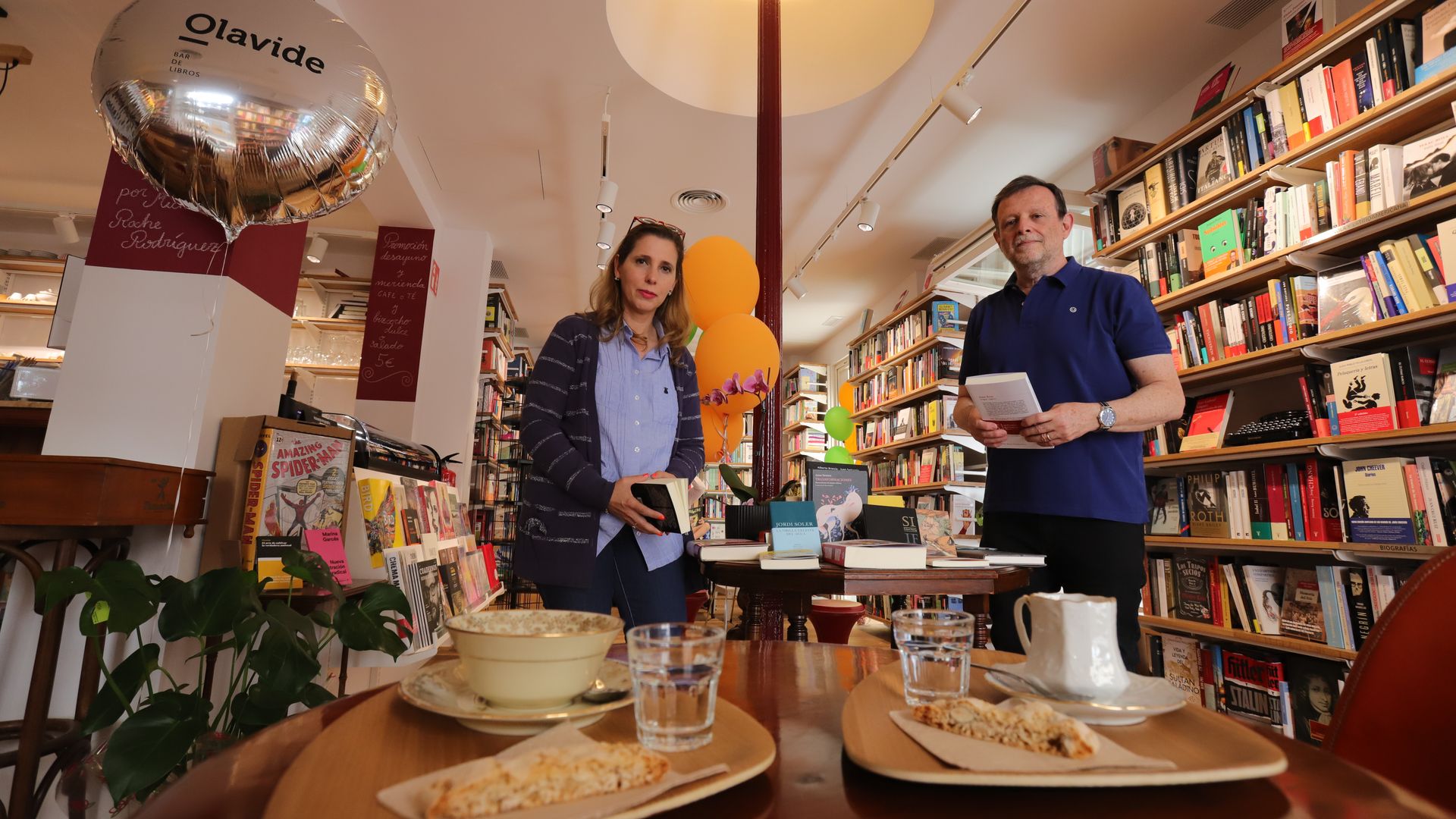 Olavide Bar de Libros es un proyecto de un matrimonio de periodistas argentinos, Daniel Ulanovsky y Raquel Garzón