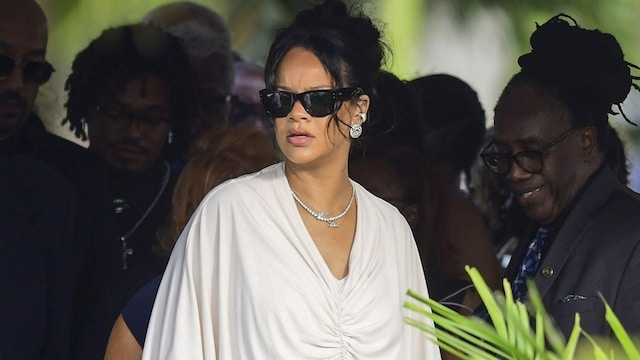 Rihanna y su familia llegaron a Barbados para asistir a la ceremonia de celebración de la vida de su padre. 