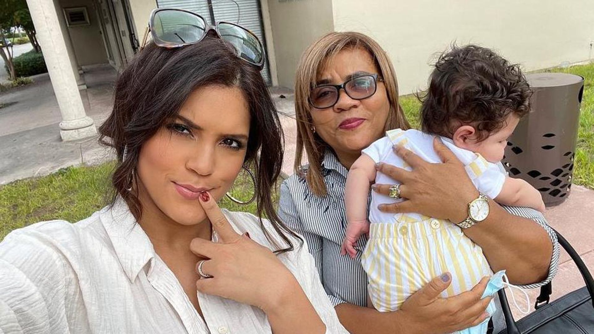 Francisca Lachapel celebra su ciudadanía con una broma a mamá