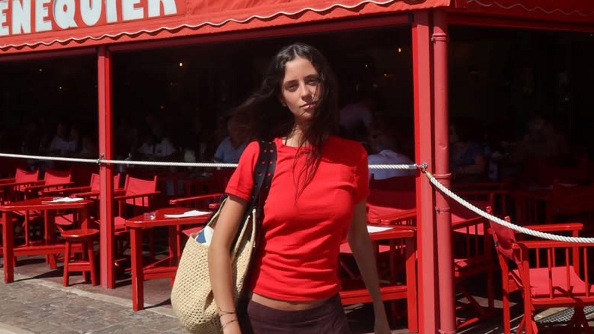 Victoria Federica cambia los shorts por las bermudas de lino: el básico elegante que vuelve a conquistar el verano desde Saint-Tropez