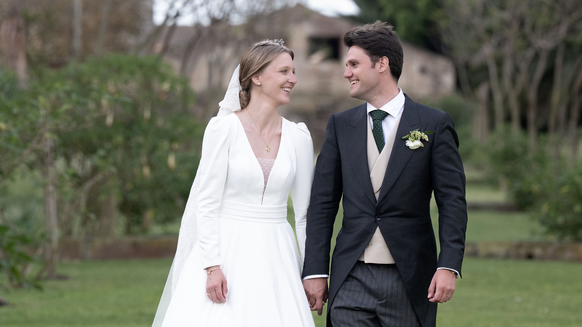 Un vestido de novia clásico y una tiara con historia: la elección de la princesa Charlotte 