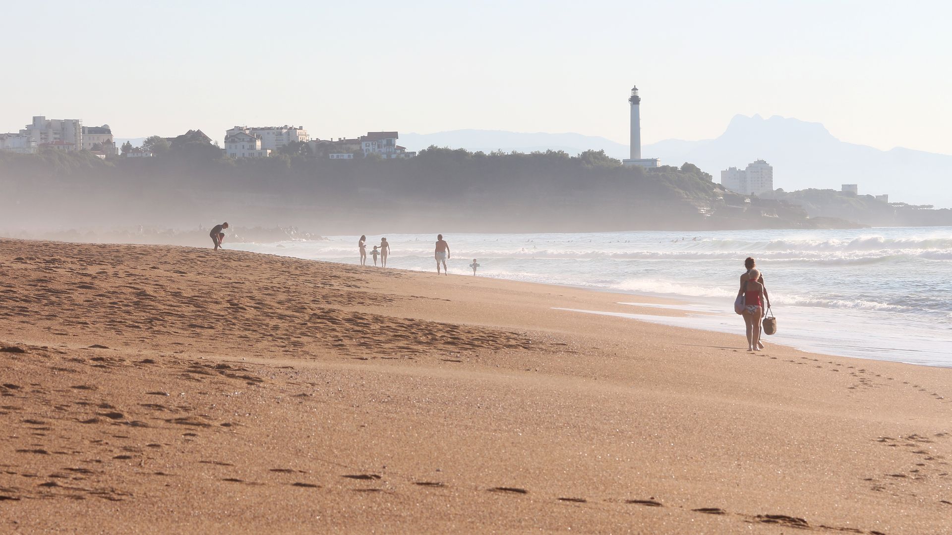 Playa de la Madrague y faro de Biarritz, Anglet, Francia