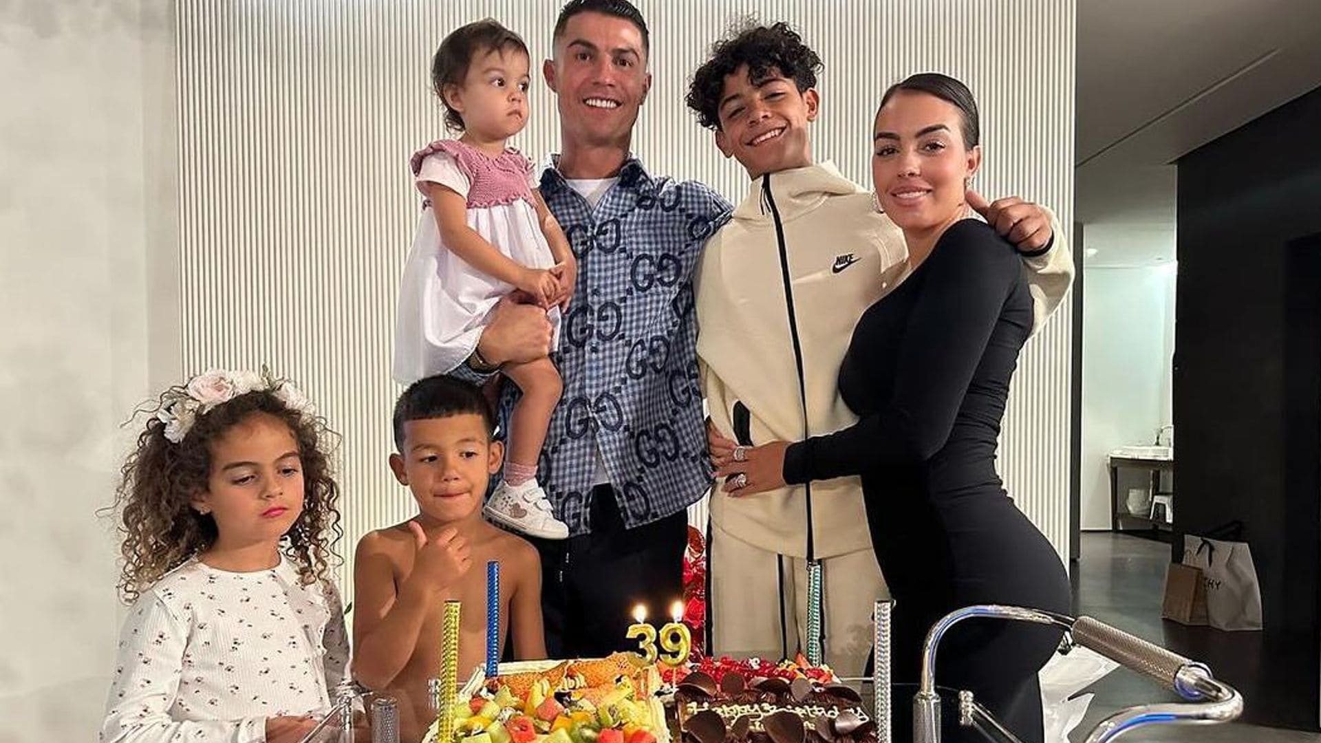 Cristiano Ronaldo festeja su cumpleaños 39 junto a su familia y en la cancha del Al Nassr