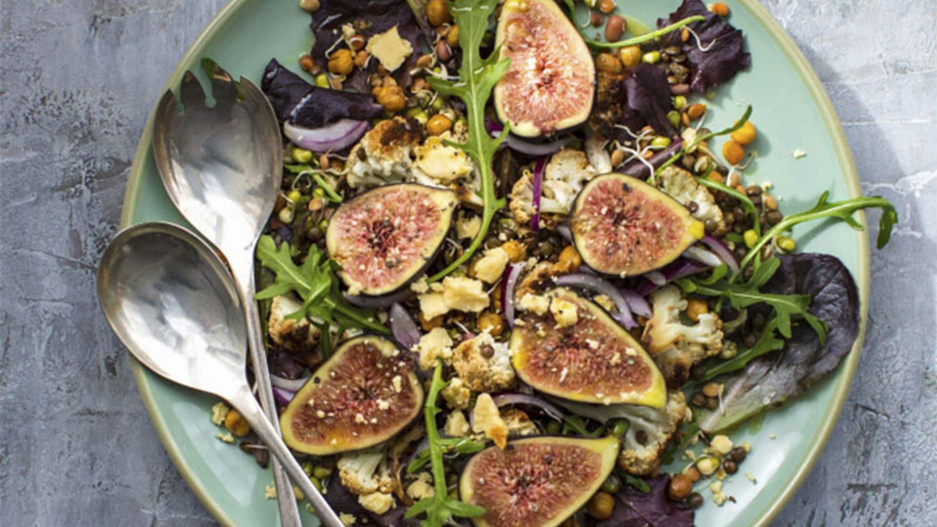 Ensalada de higos con legumbres y coliflor