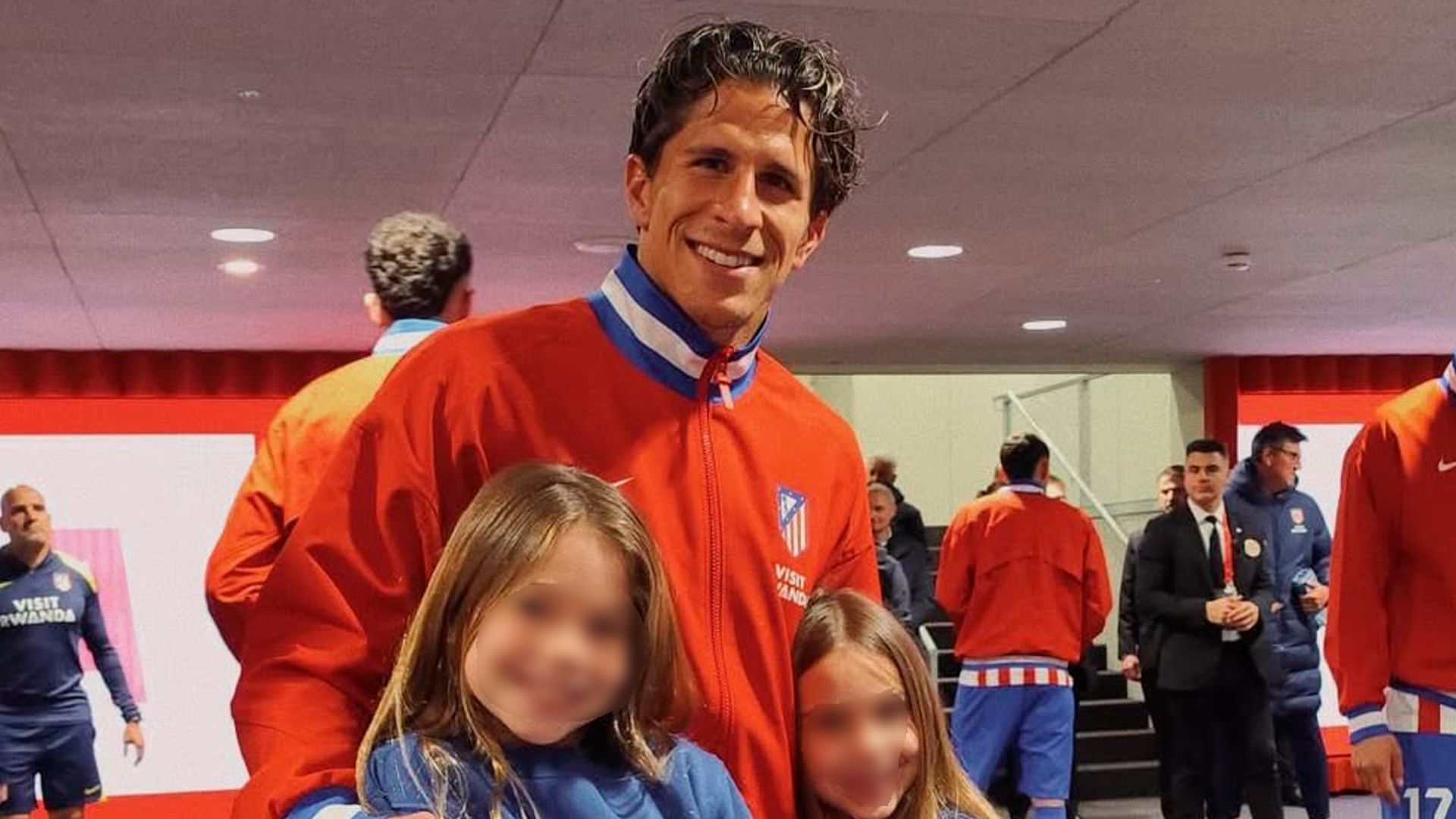 La noche más emocionante para los Simeone: Sus hijas, Francesca y Valentina, viven su debut soñado en el Metropolitano