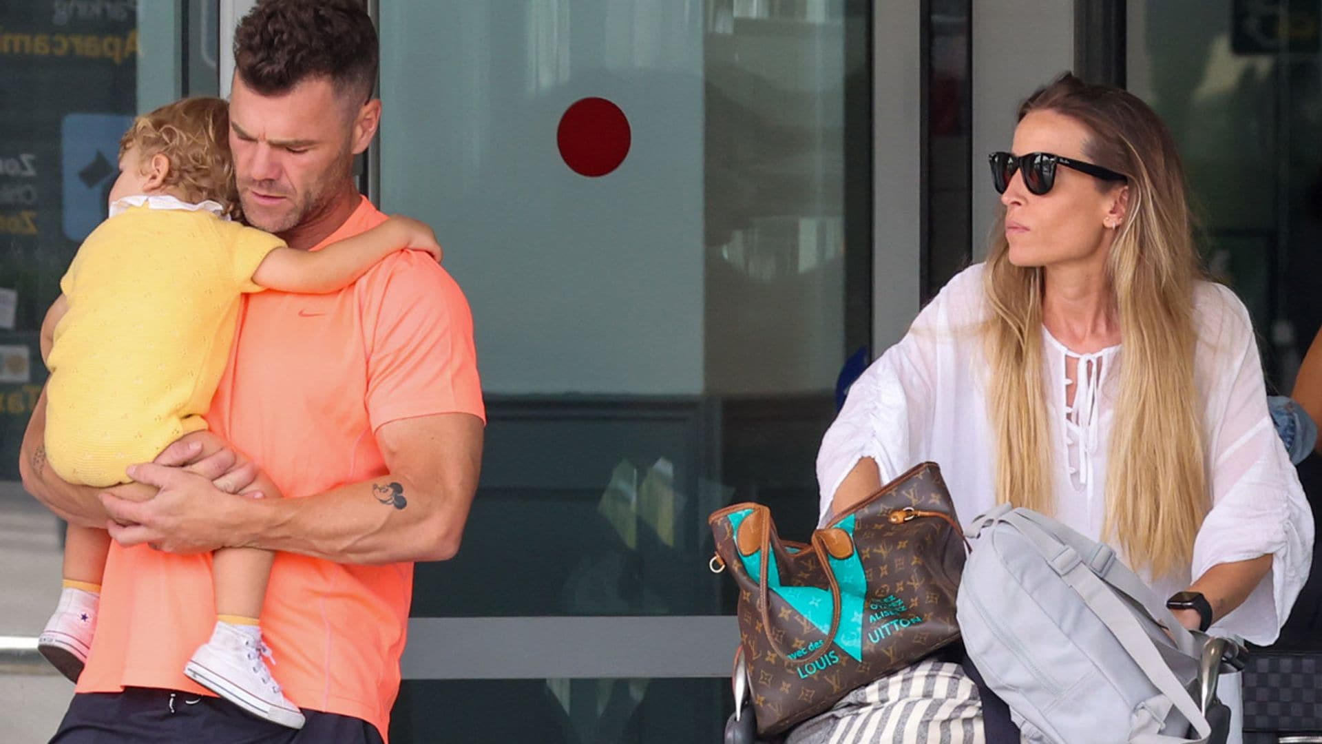 Fonsi Nieto y Marta Castro, juntos en Ibiza con su hijo en el primer verano tras su separación