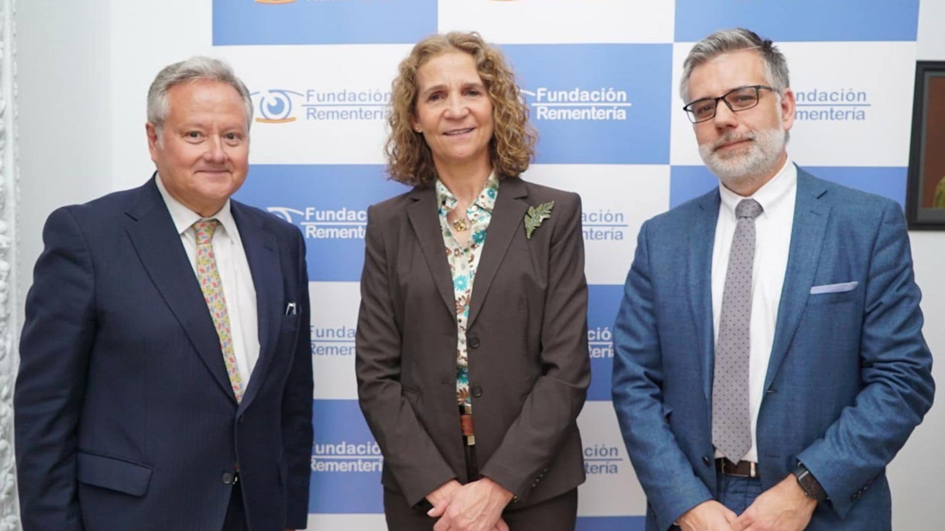 La infanta Elena retoma sus compromisos tras visitar a su padre don Juan Carlos
