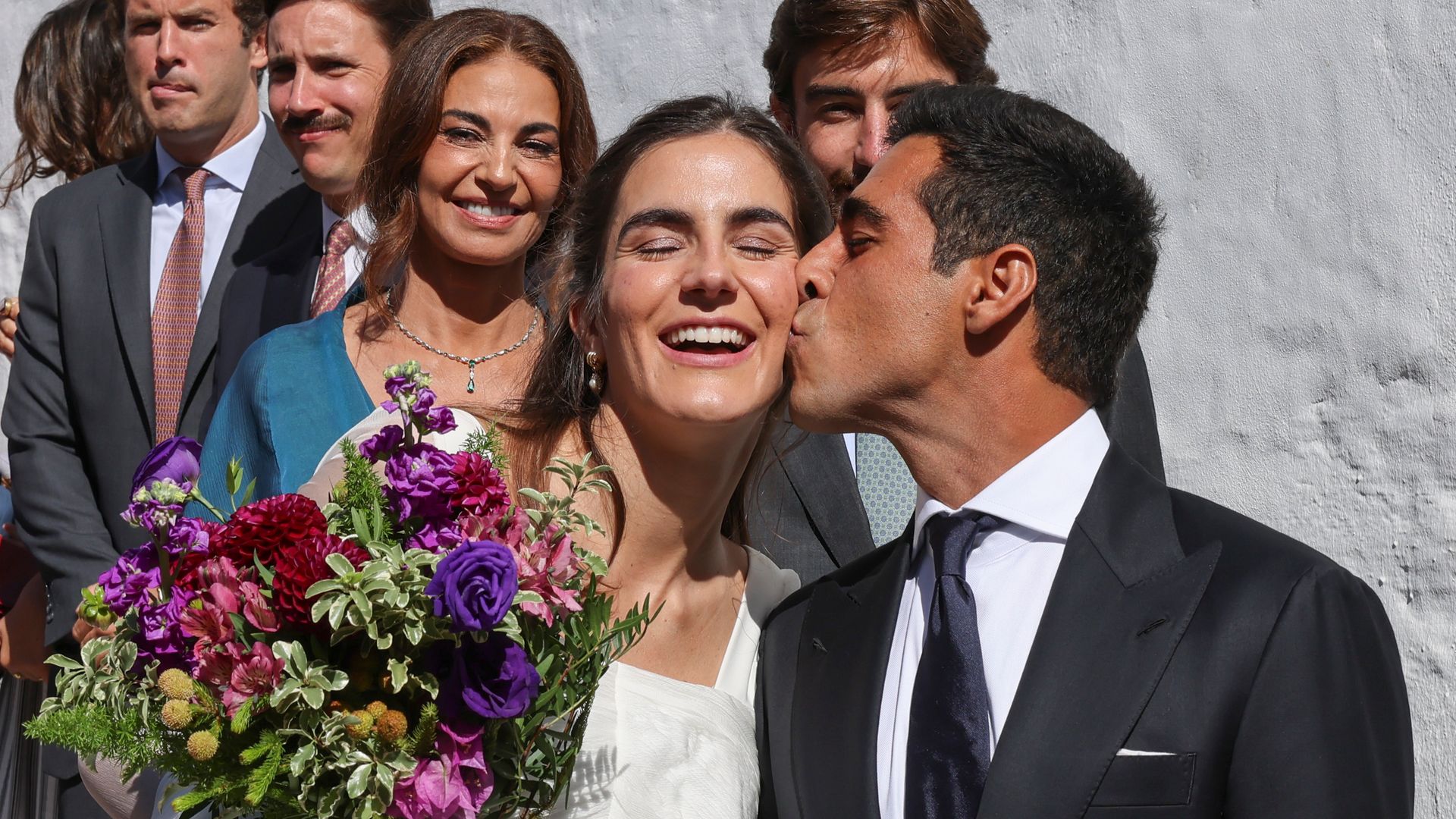 El vestido de novia de Blanca Llandres: de corte imperio, con un microdrapeado que abraza a su bebé y creado con ayuda de Rocío Crusset