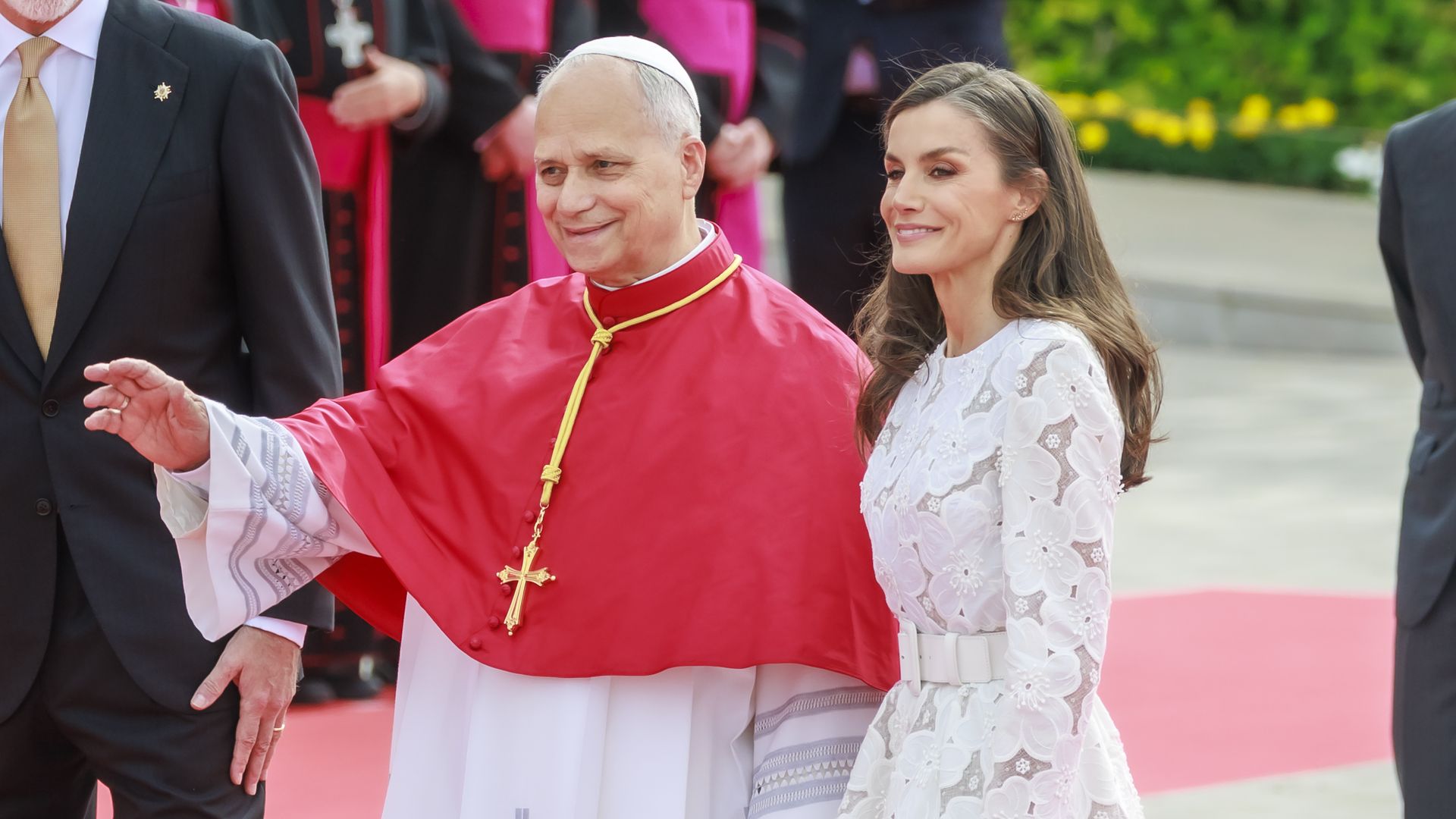 Los reyes con el Papa en el aeropuerto de Madri