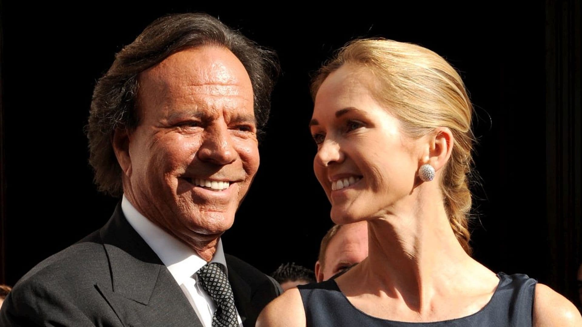 De la boda con Isabel Preysler a la estabilidad con Miranda: los momentos clave en la vida de Julio Iglesias