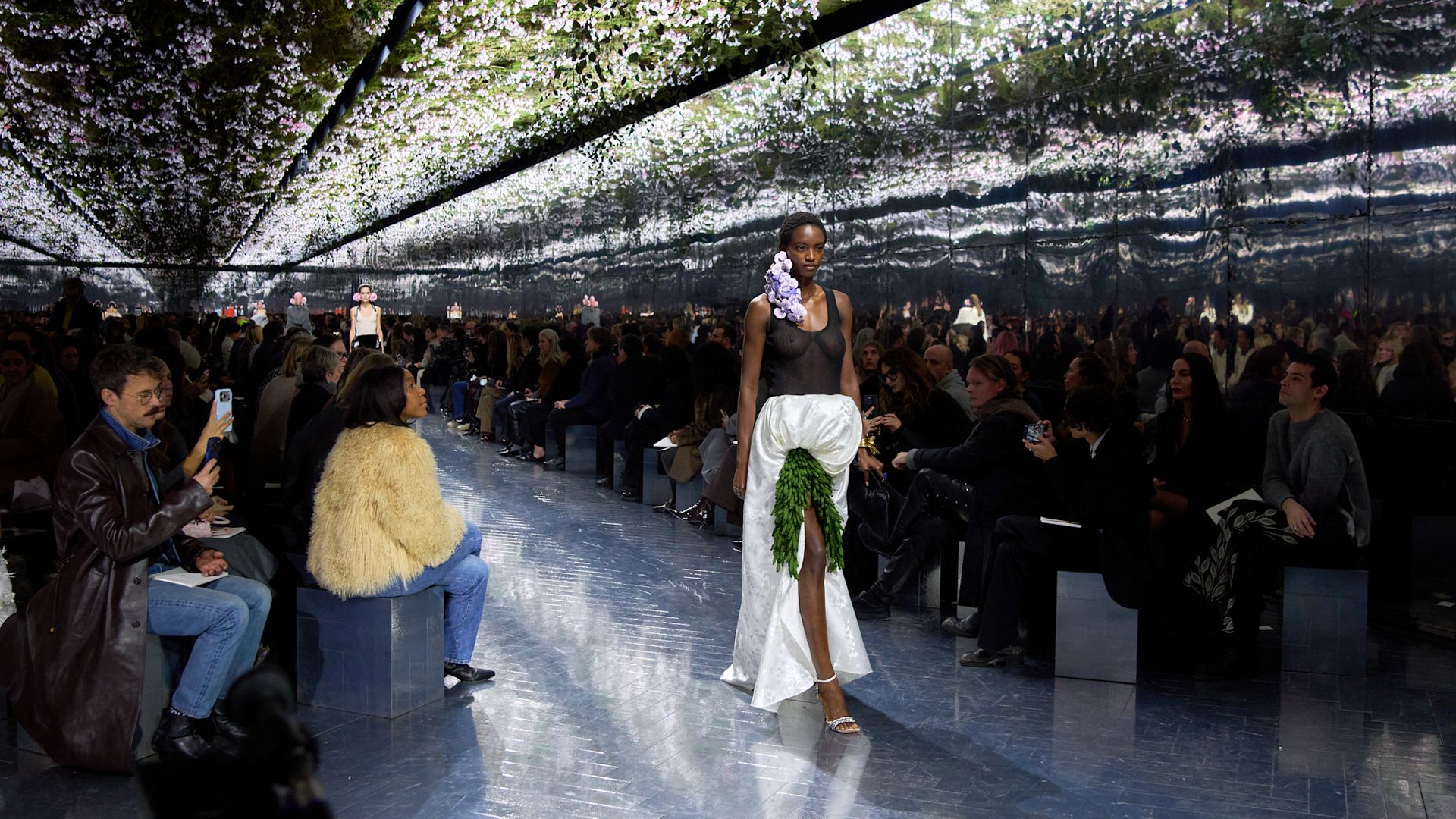 Así fue la decoración del venue para el desfile de Jonathan Anderson.