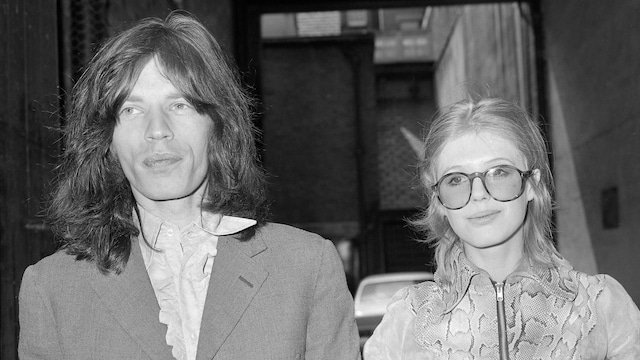 Mick Jagger y Marianne Faithfull en el juzgado de Marlborough Street, en 1969.