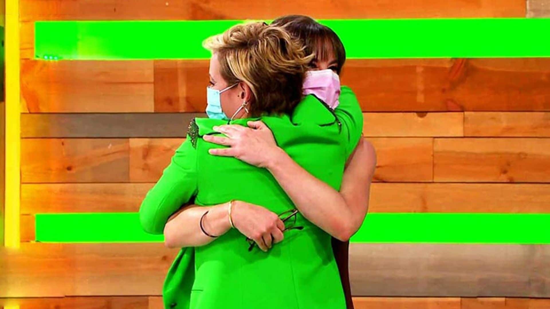 Cristina Pardo, muy emocionada, desea suerte a Mamen Mendizábal en su cambio de rumbo profesional