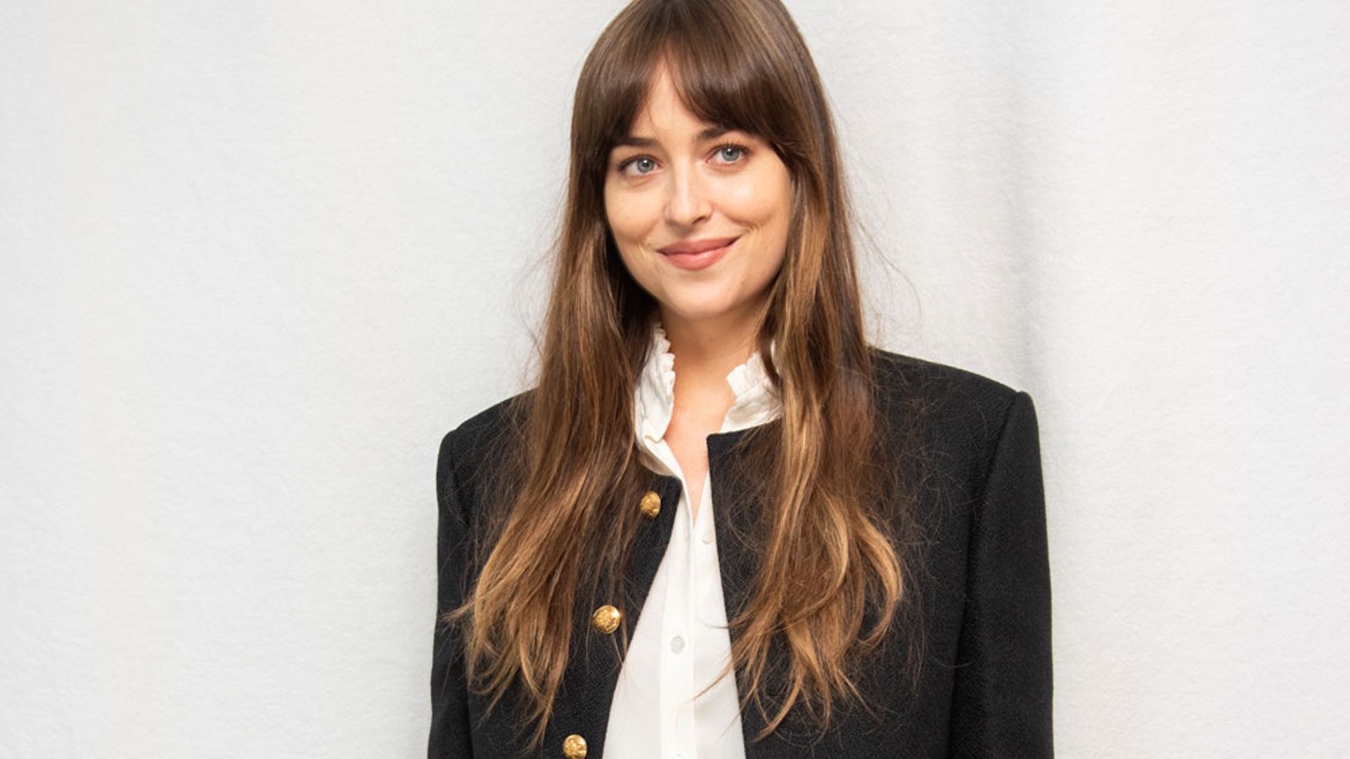 Copia los trucos de Dakota Johnson y convierte la casa más pequeña en un pisazo