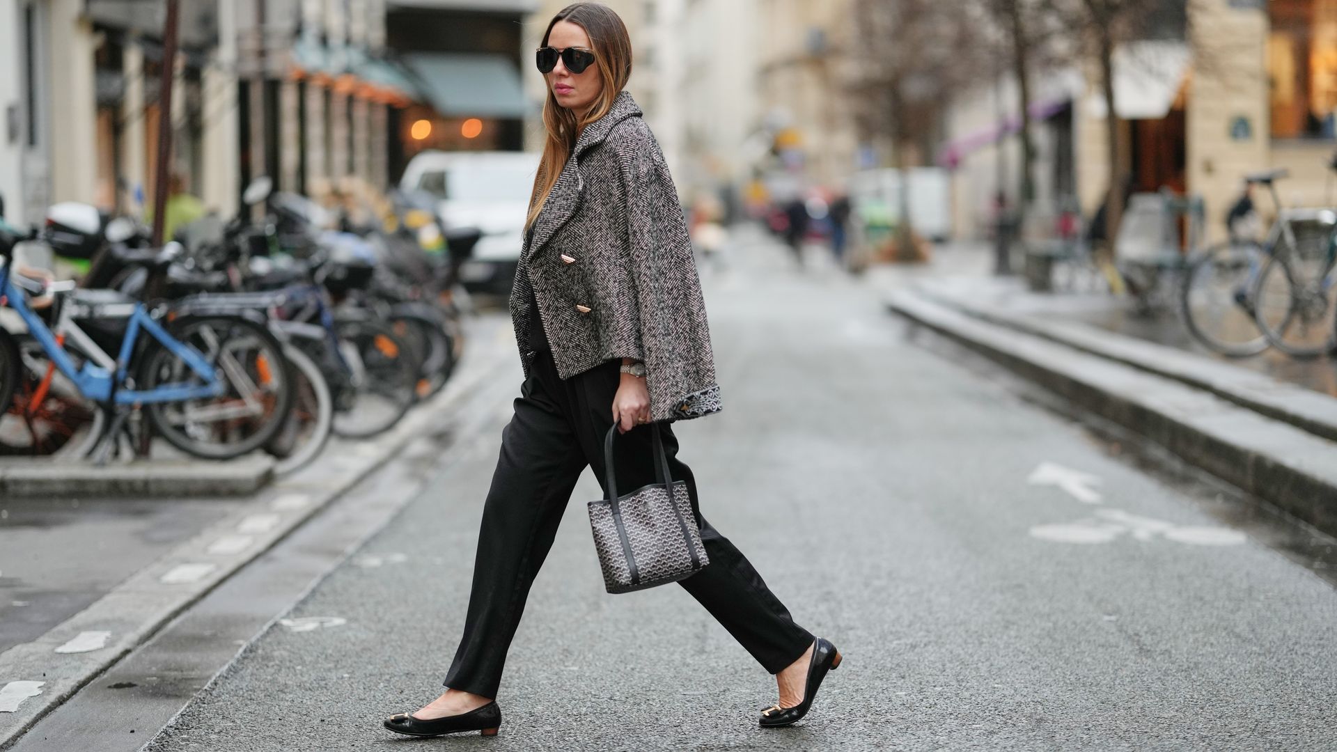 5 zapatos cómodos de las rebajas de Zara que combinan con pantalón de traje y son perfectos para la oficina