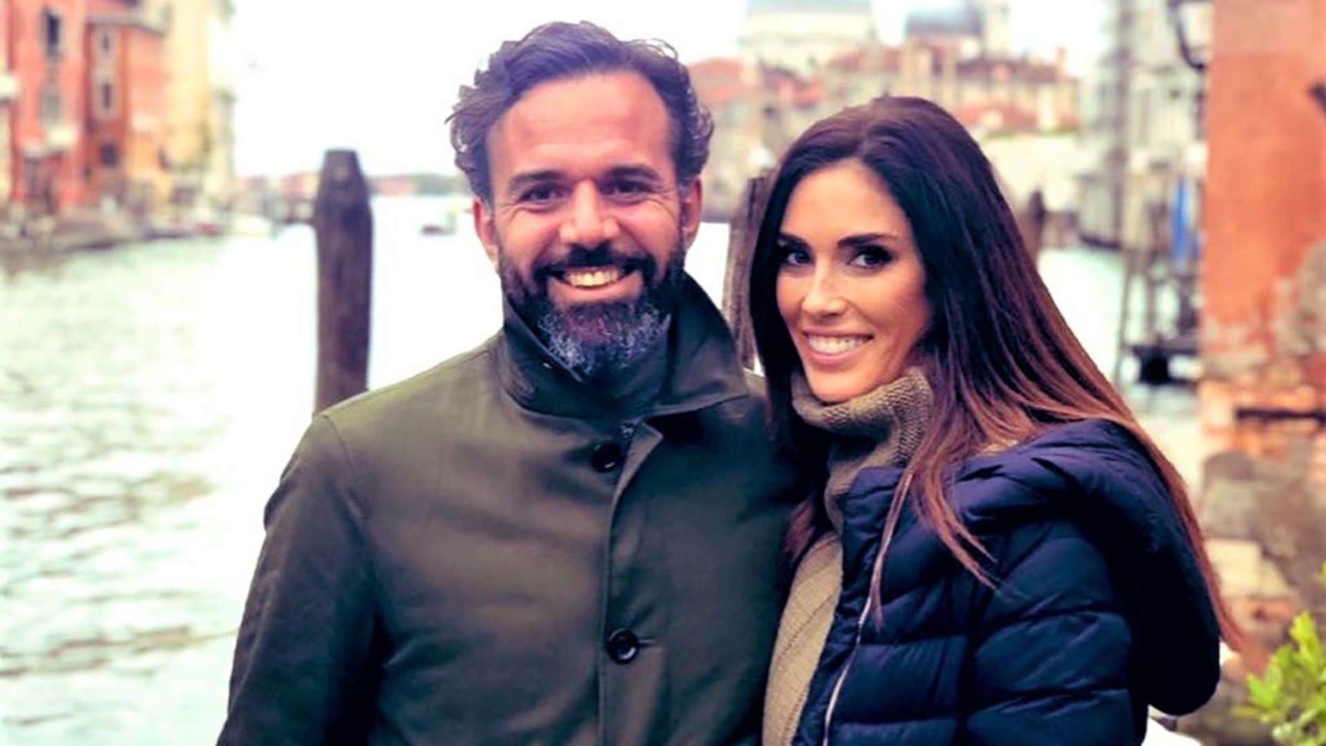 Periodista, 26 años junto a ella y tremendamente discreto, así es Carlos Rodríguez, el marido de Isabel Rábago