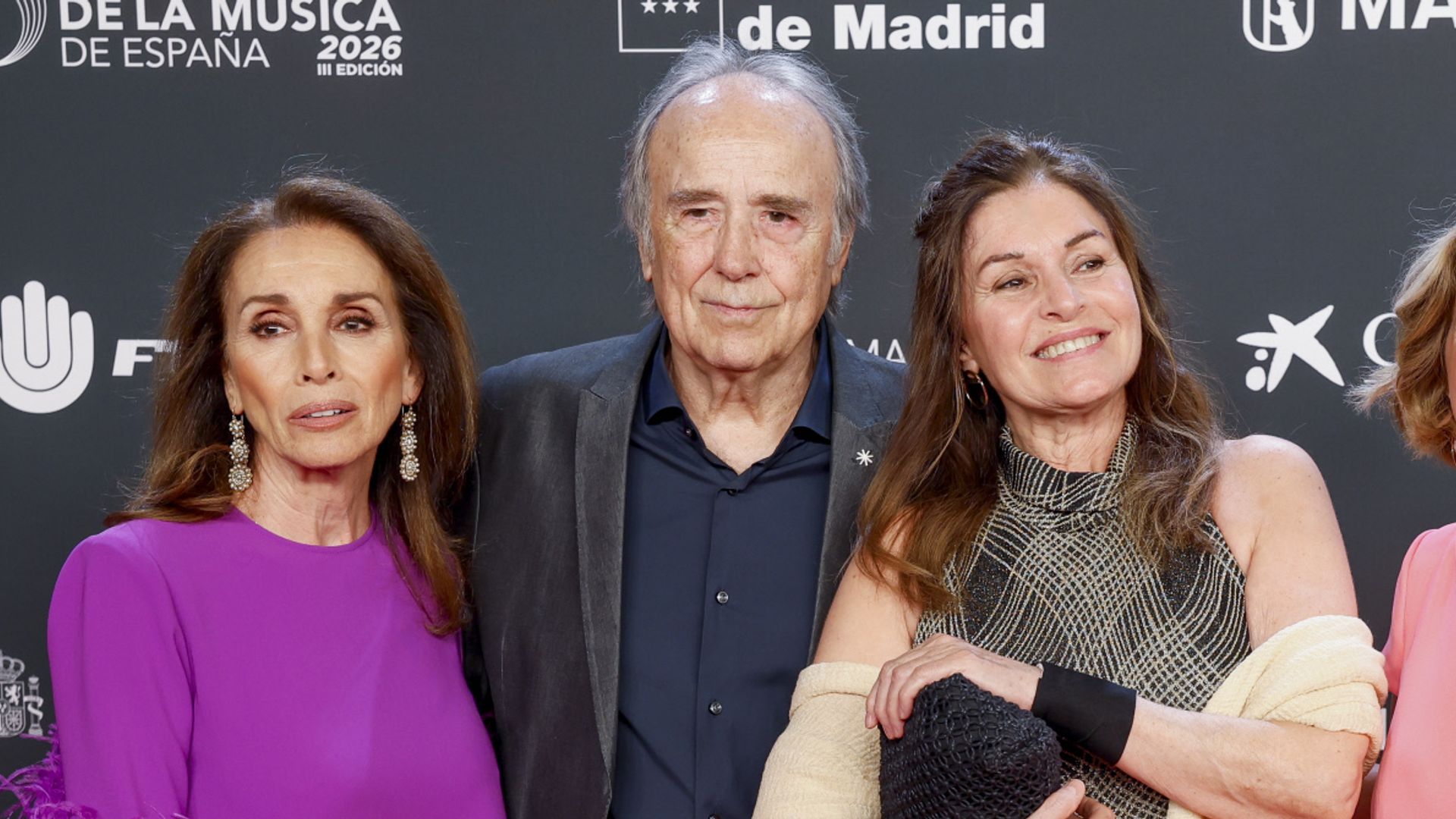 La emoción de Serrat en la noche que recibe el Premio de Honor de la Academia de la Música: "Es el resultado de la supervivencia"