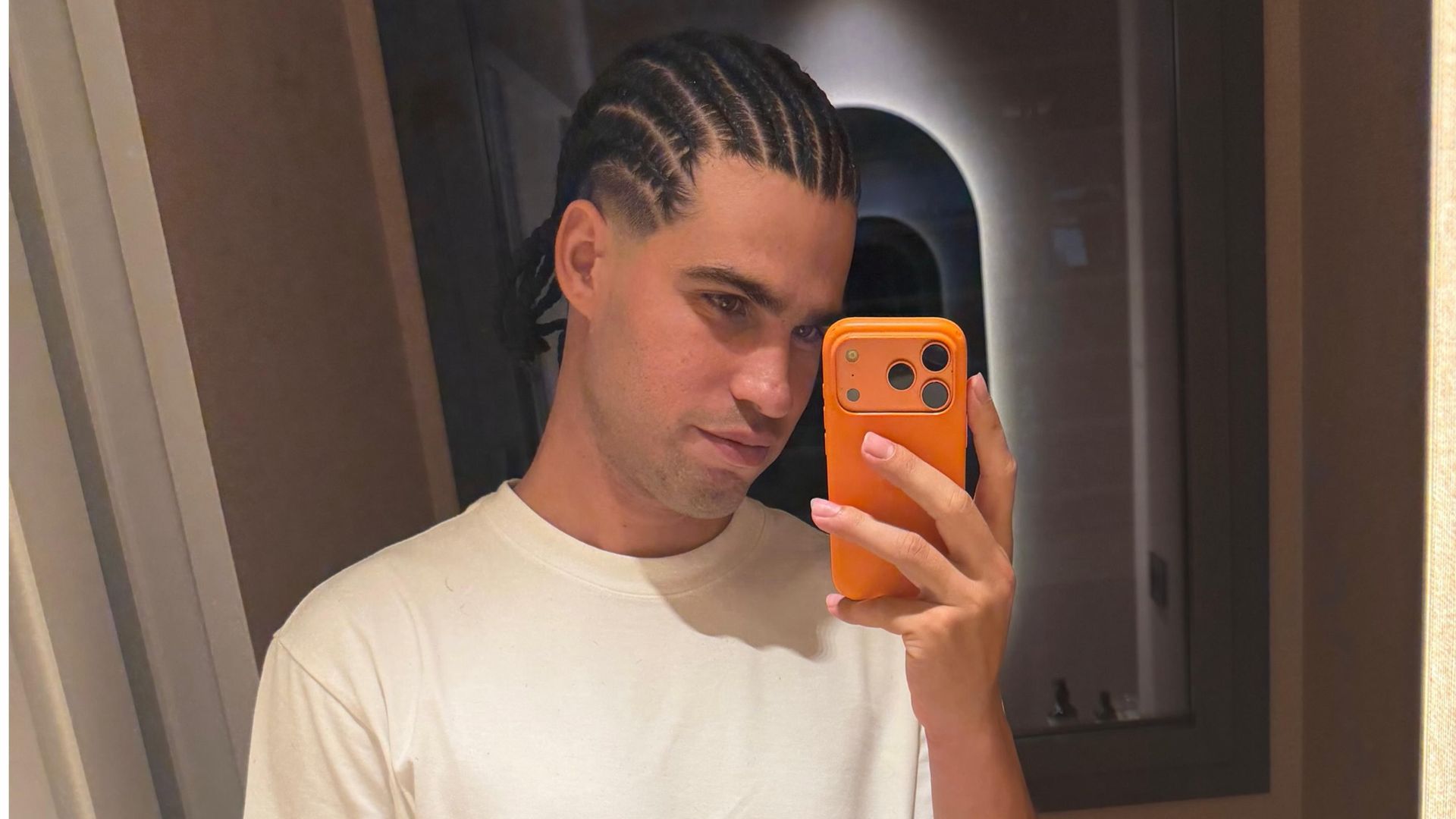 Carlos Alcaraz sigue los pasos de Marc Cucurella y deja a todos sin palabras con su radical cambio de look