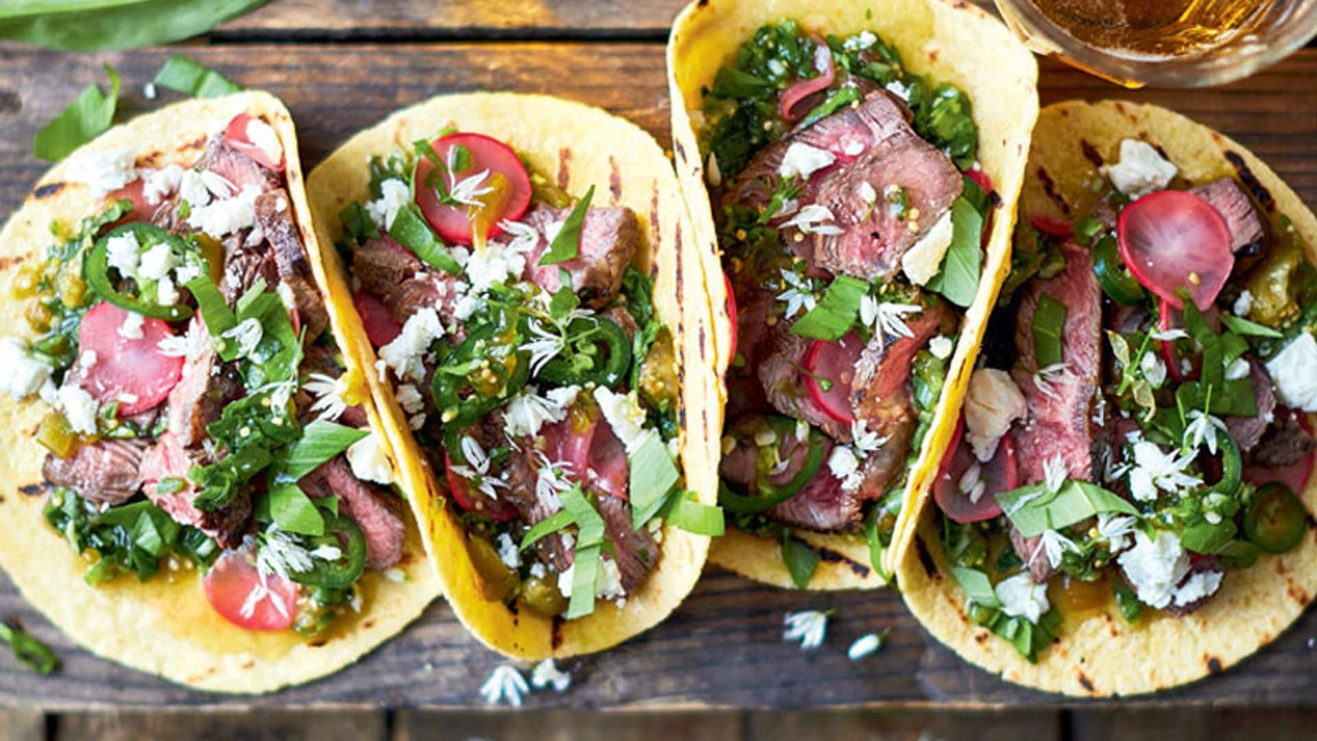 Tacos de ternera con queso y espinacas