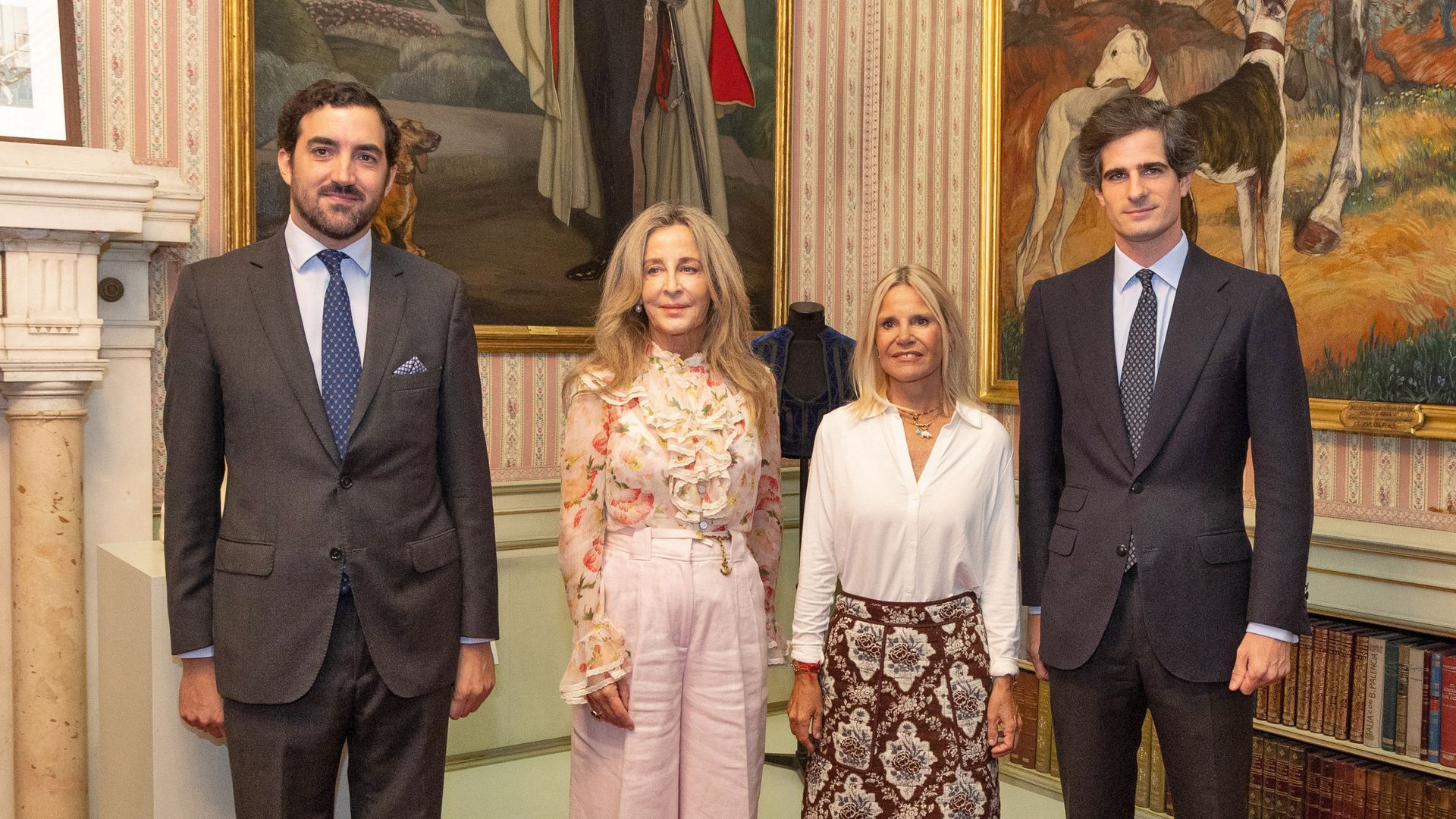 Eugenia Martínez de Irujo y su sobrino Fernando en la exposición 'Cayetana, Grande de España', presentada este miércoles 30 de septiembre de 2026 en el palacio de Liria de Madrid