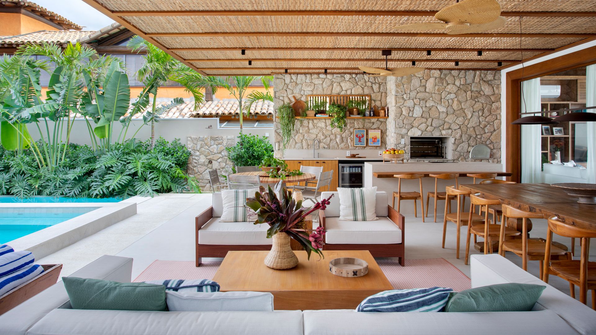 Una casa de ensueño frente al mar que lo tiene todo: diseño, vistas y una historia que enamora
