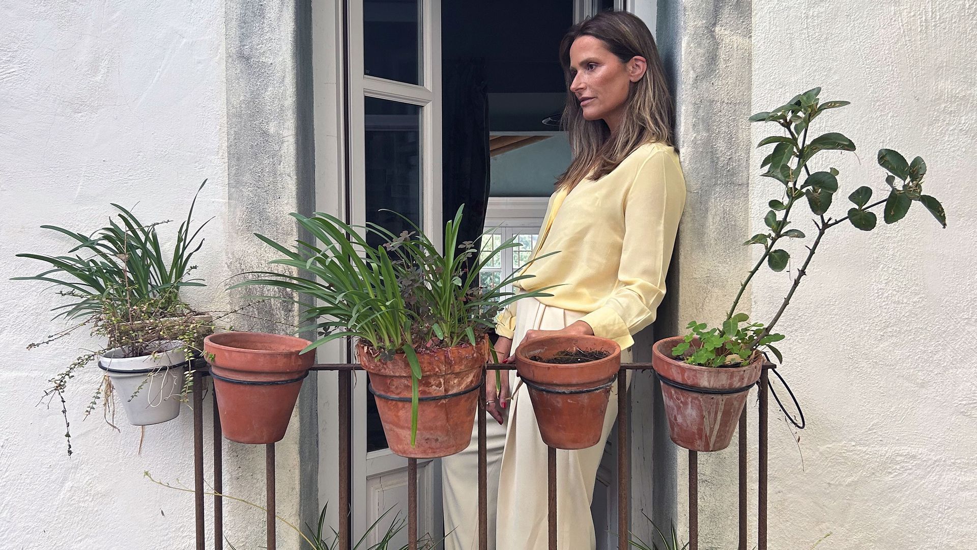 María del Prado en el balcón