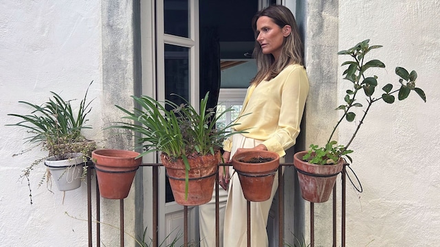 María del Prado en el balcón
